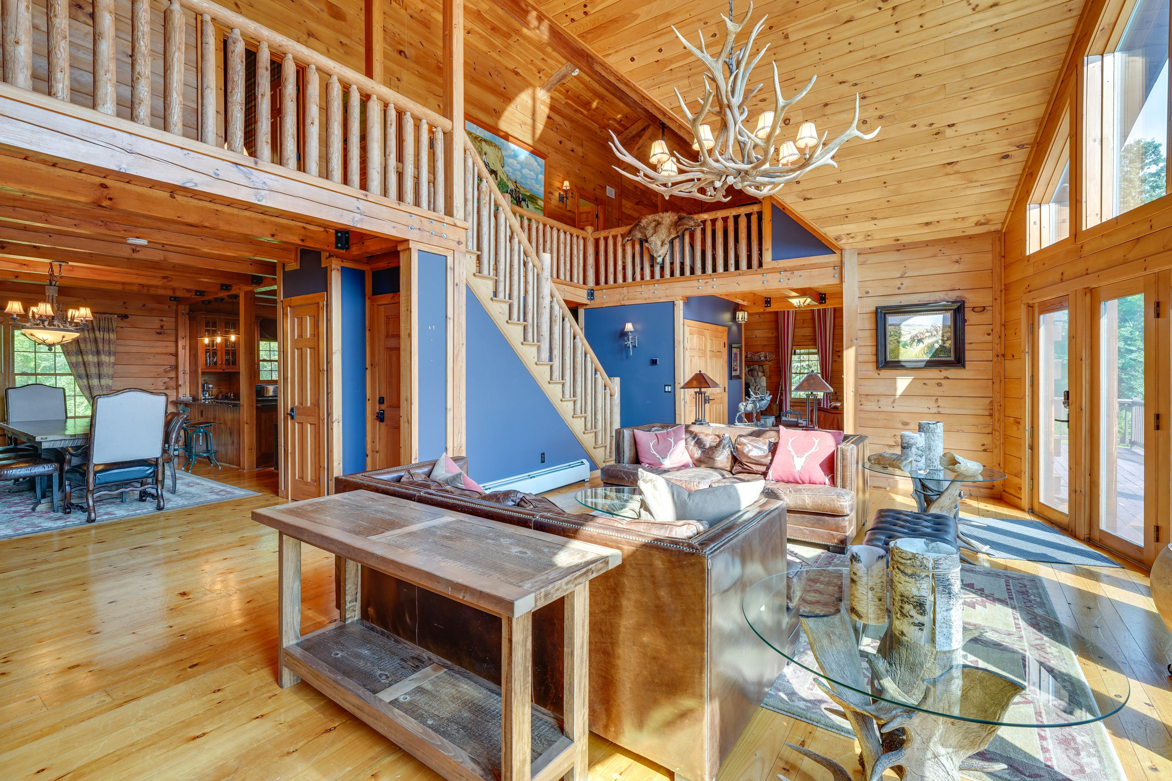 Sitting Room | Smart TV | Mountain Views