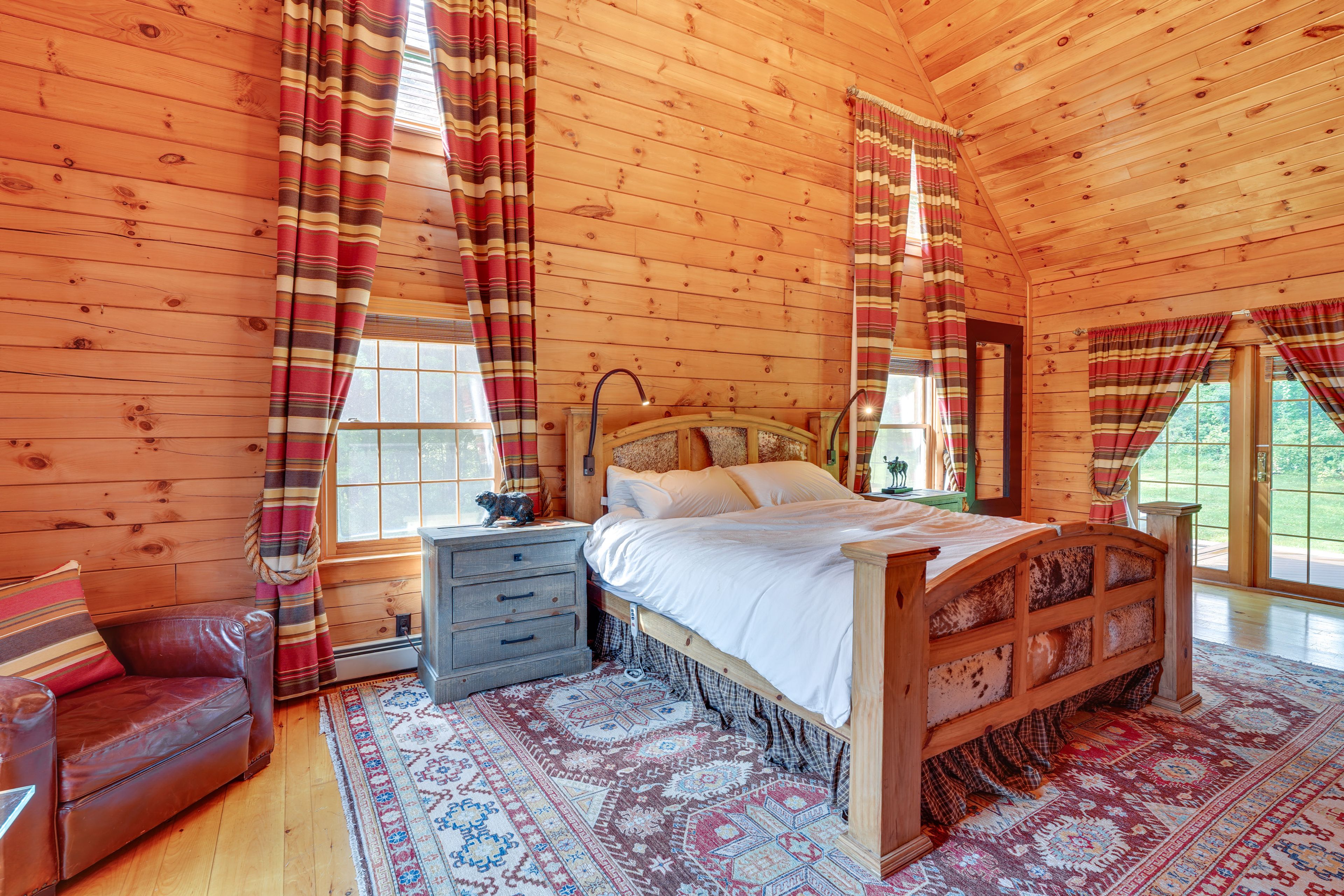 Bedroom 1 | King Bed | Linens Provided
