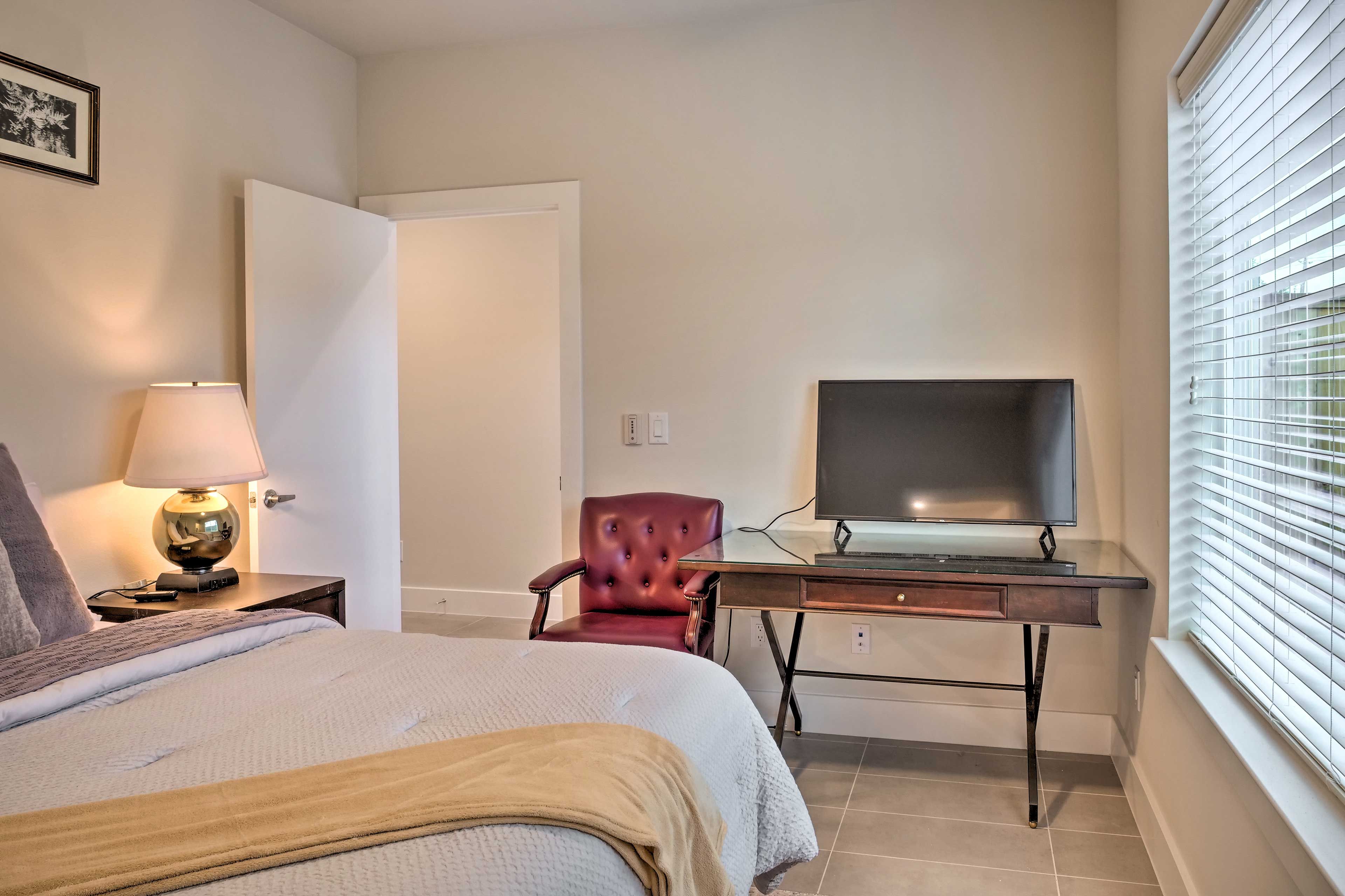 Bedroom 1 | Smart TV