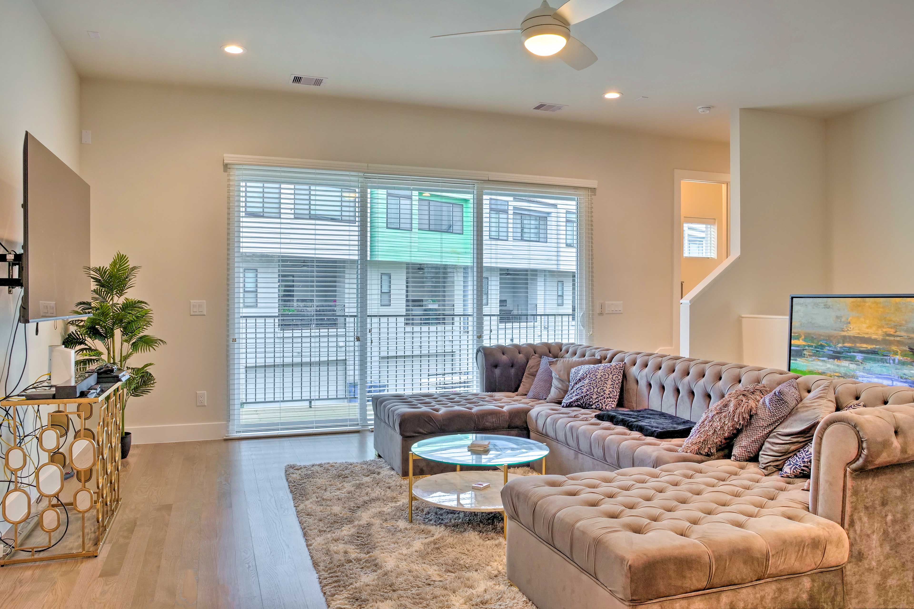Living Room | Smart TV | Sleeper Sofa