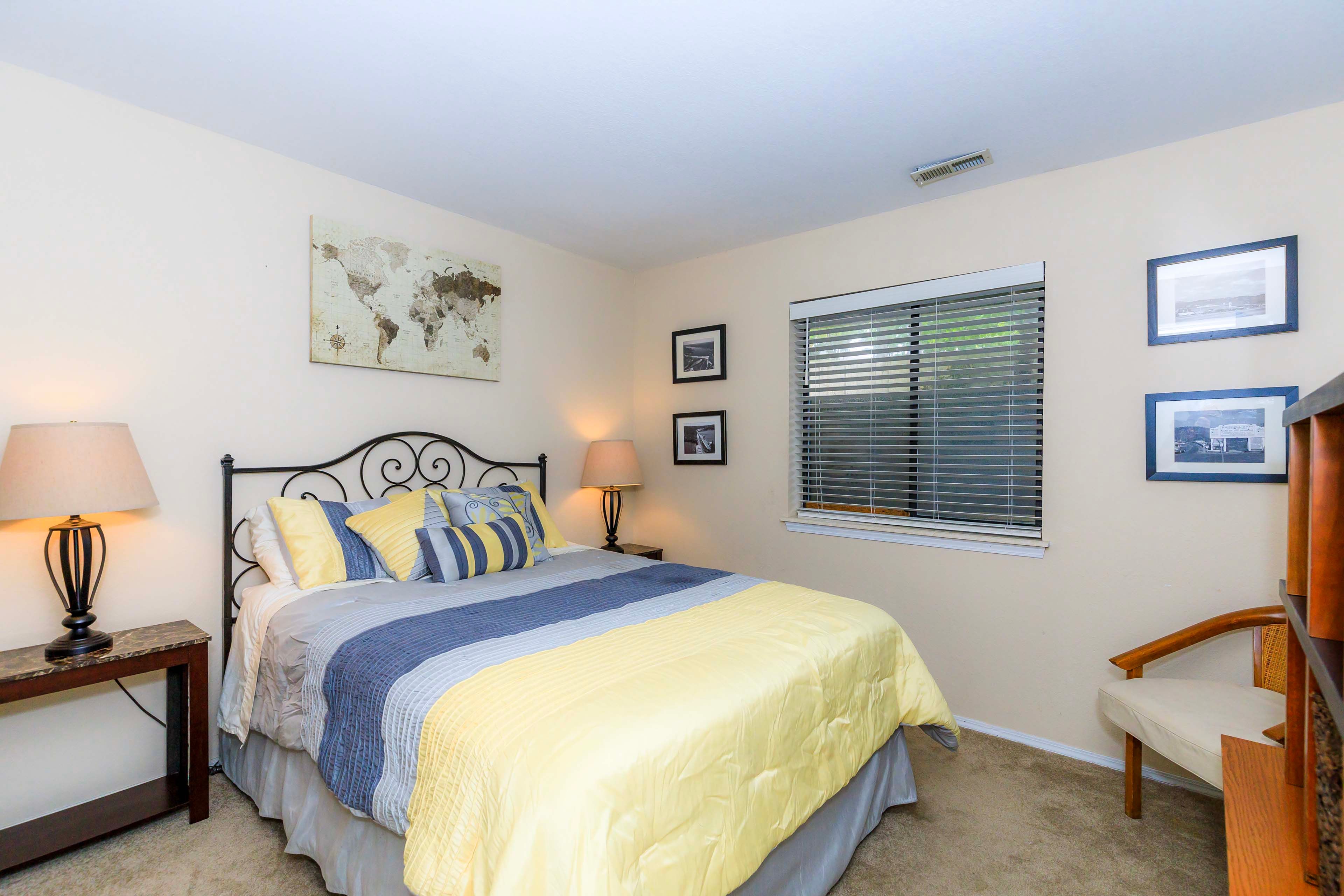 Bedroom 2 | Queen Bed