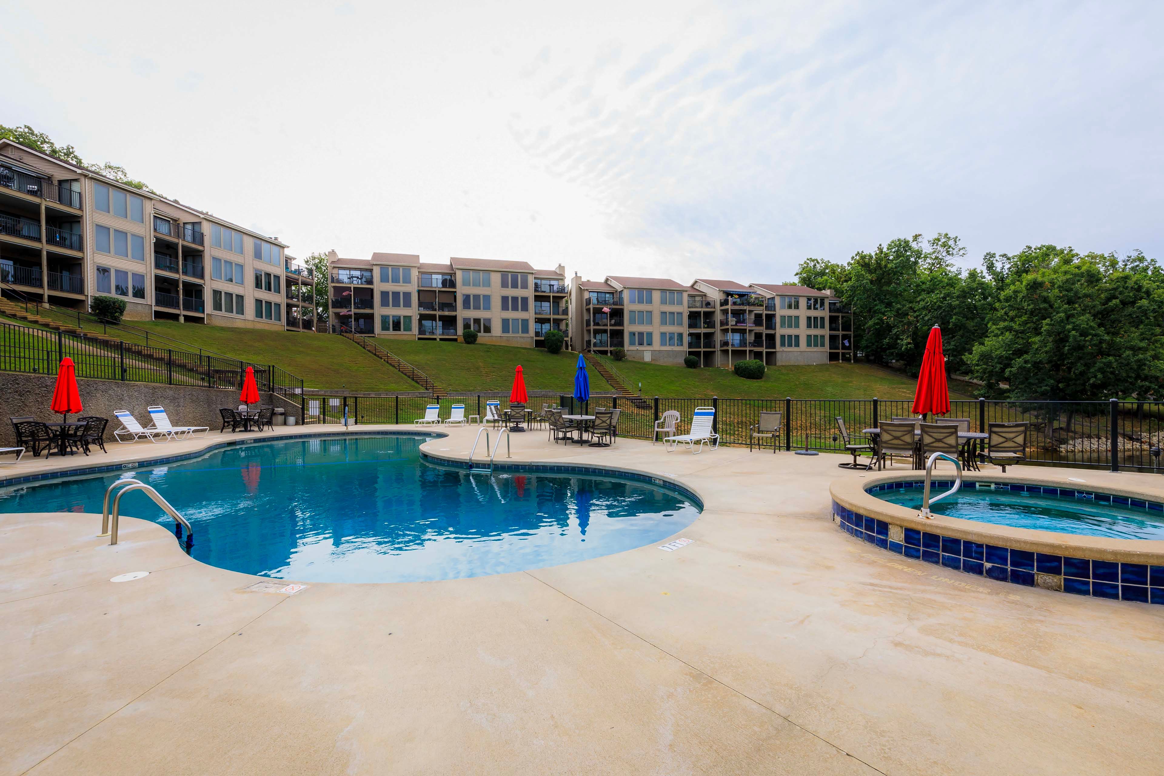 Community Outdoor Pool & Hot Tub