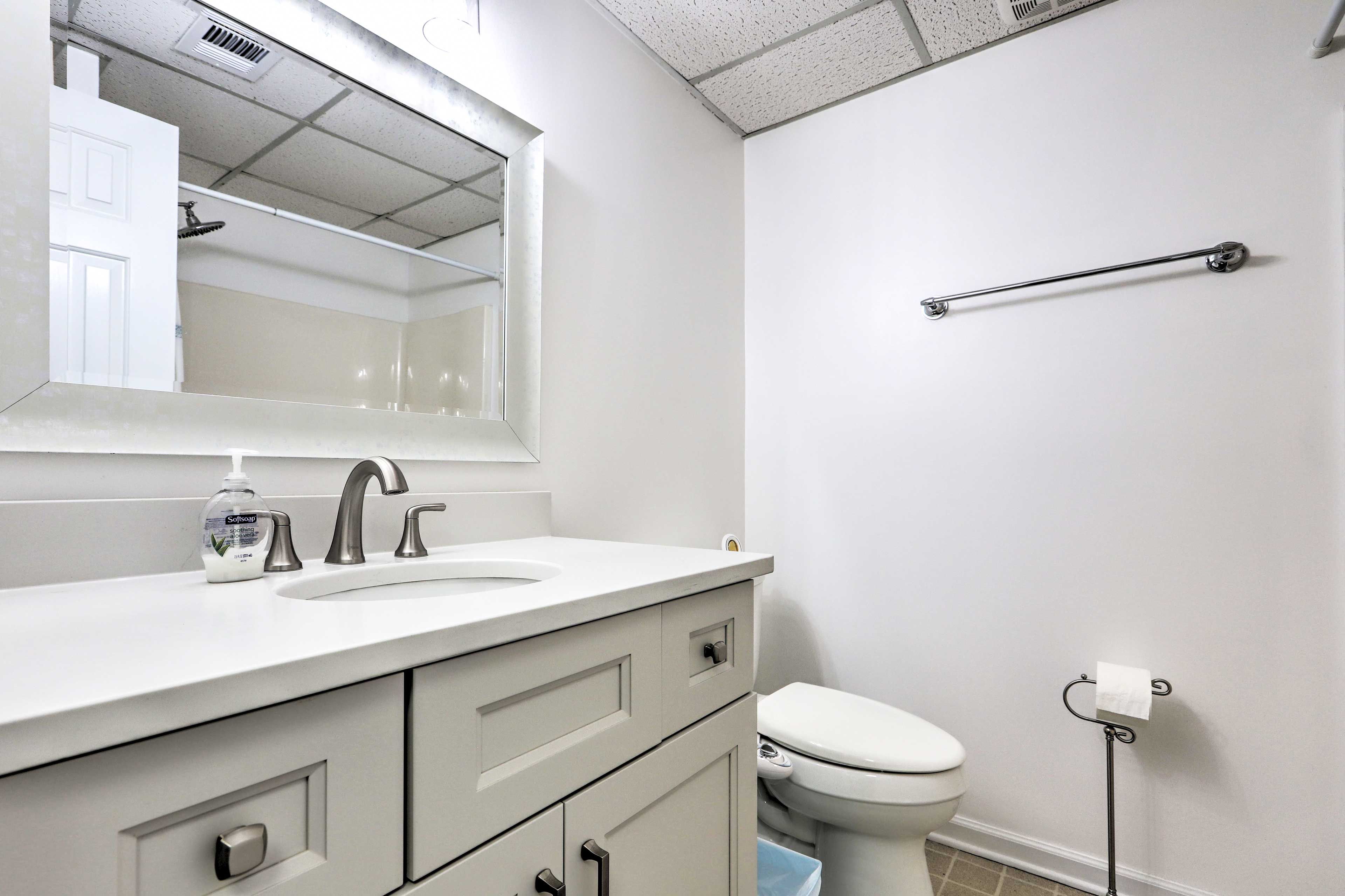 Full Bathroom | 1st Floor