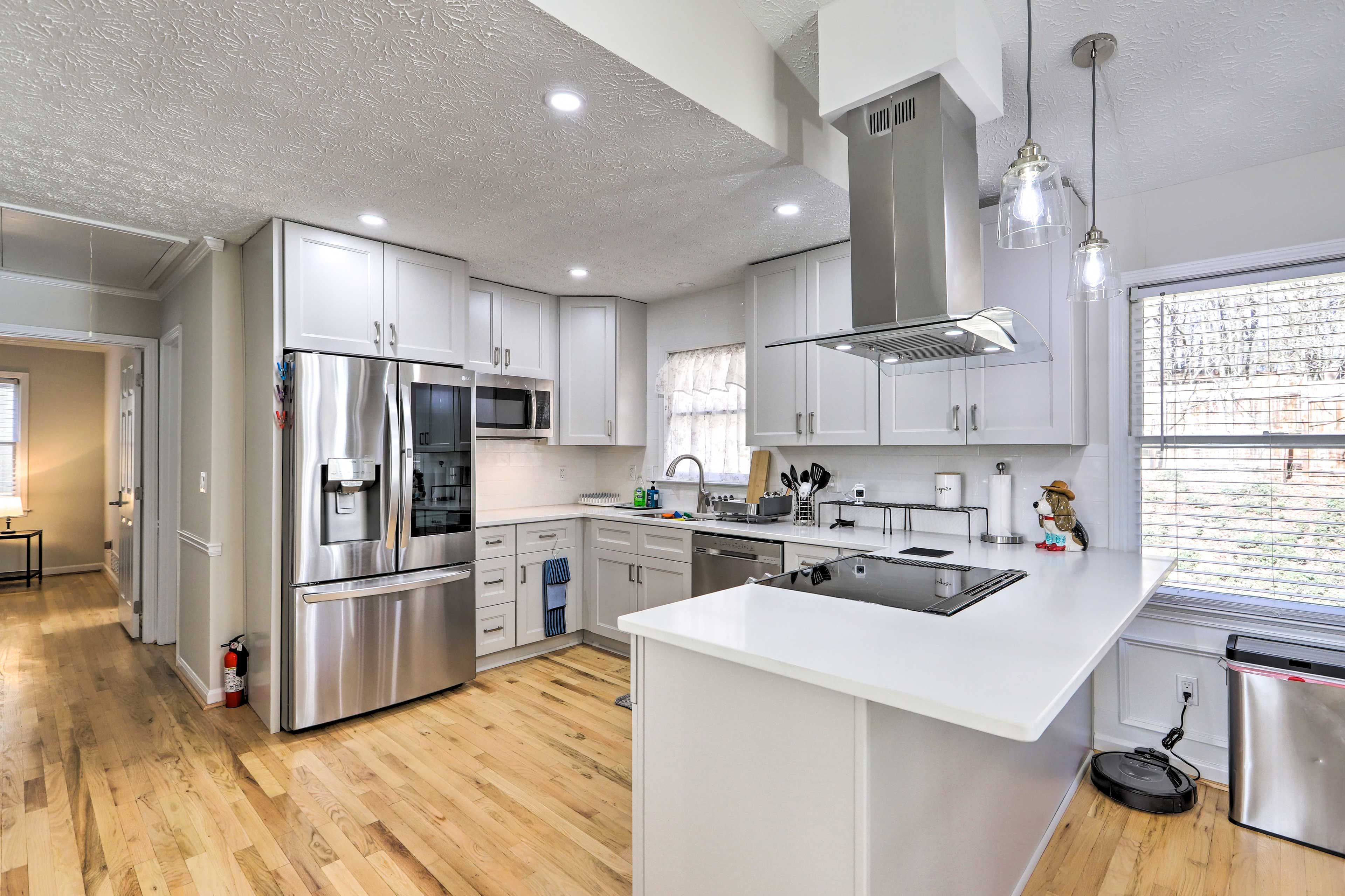 Fully Equipped Kitchen | Coffee Maker | Toaster | Toaster Oven | Ice Maker