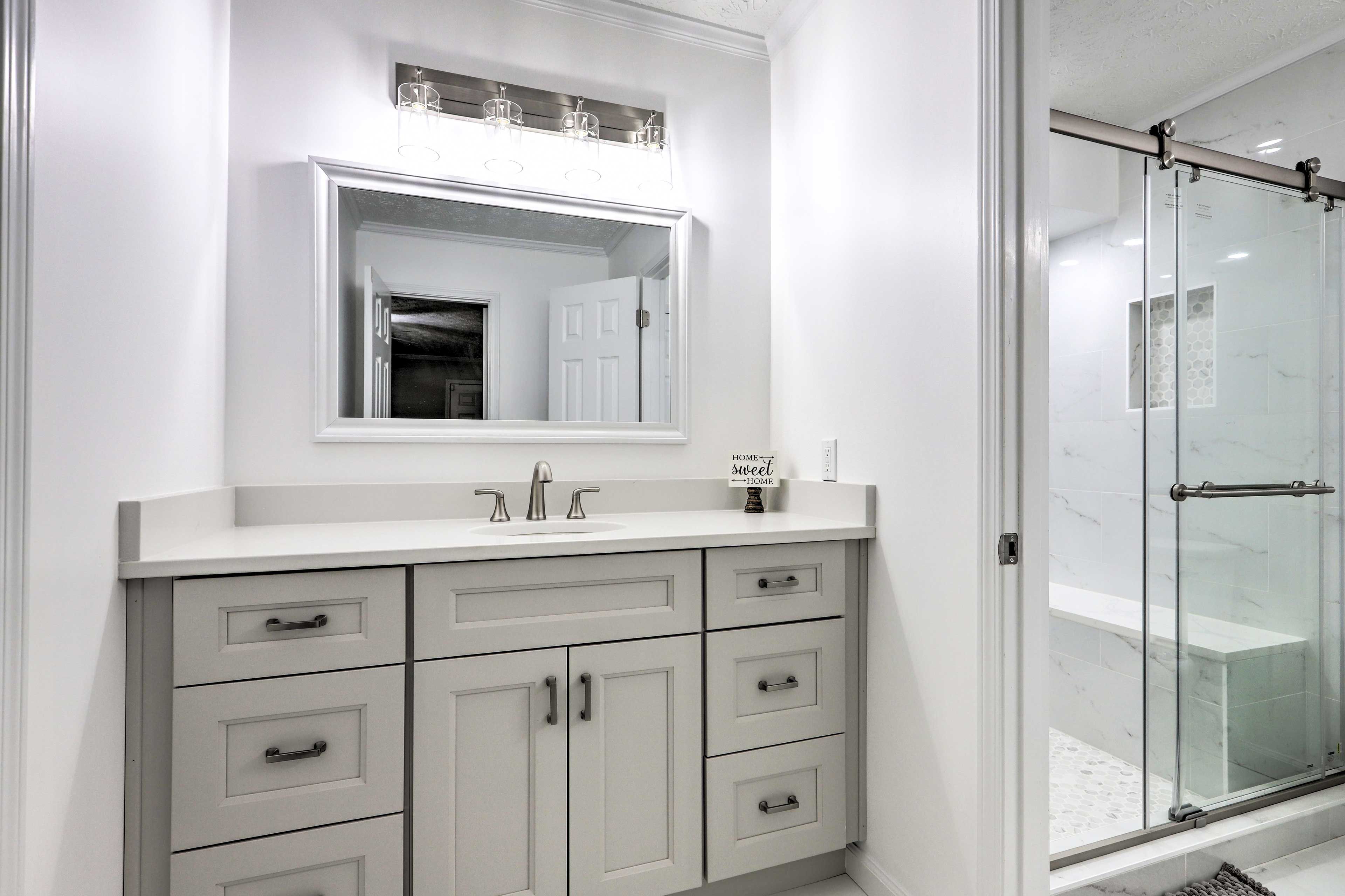 Full En-Suite Bathroom | Hair Dryer