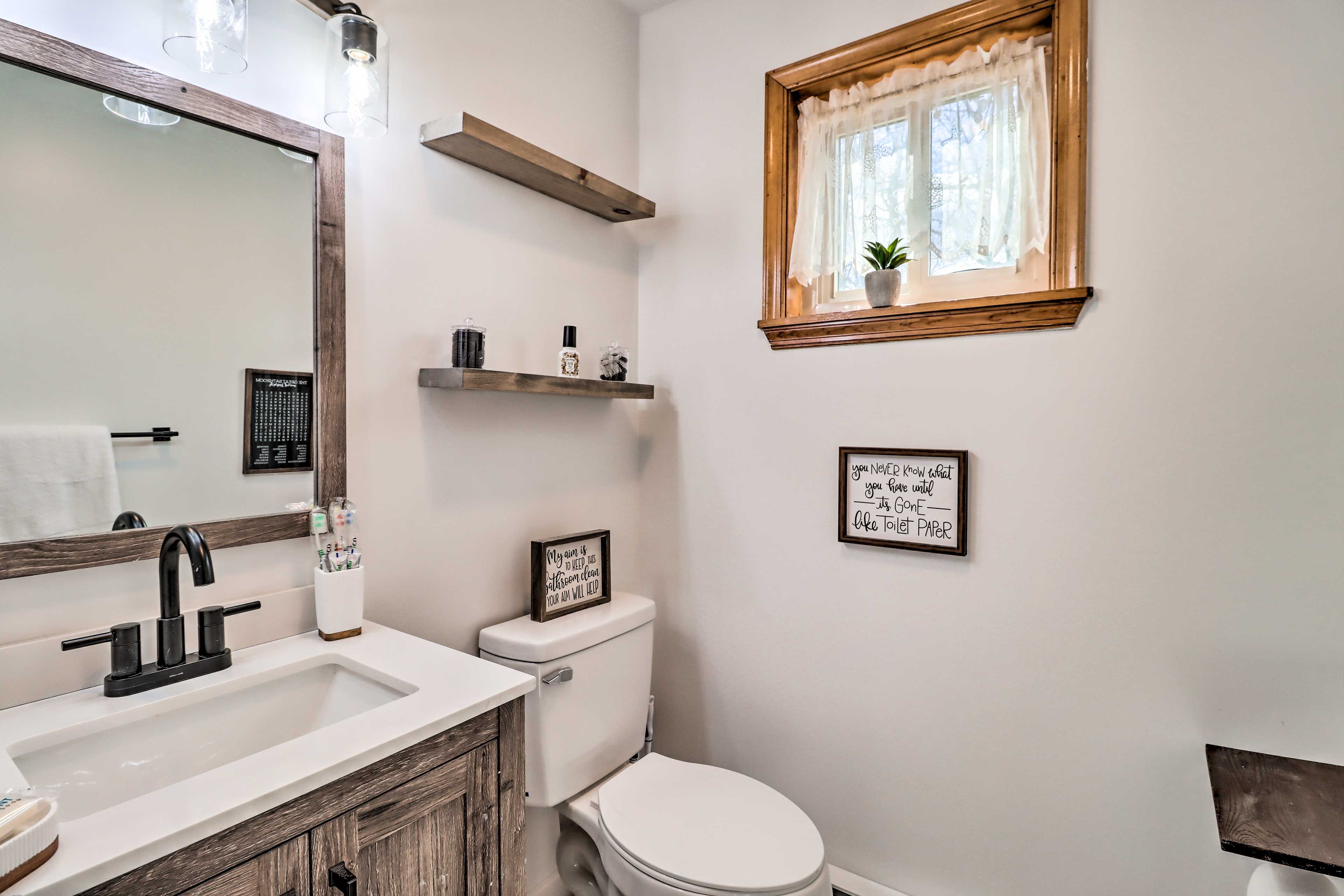 Full Bathroom | Complimentary Toiletries