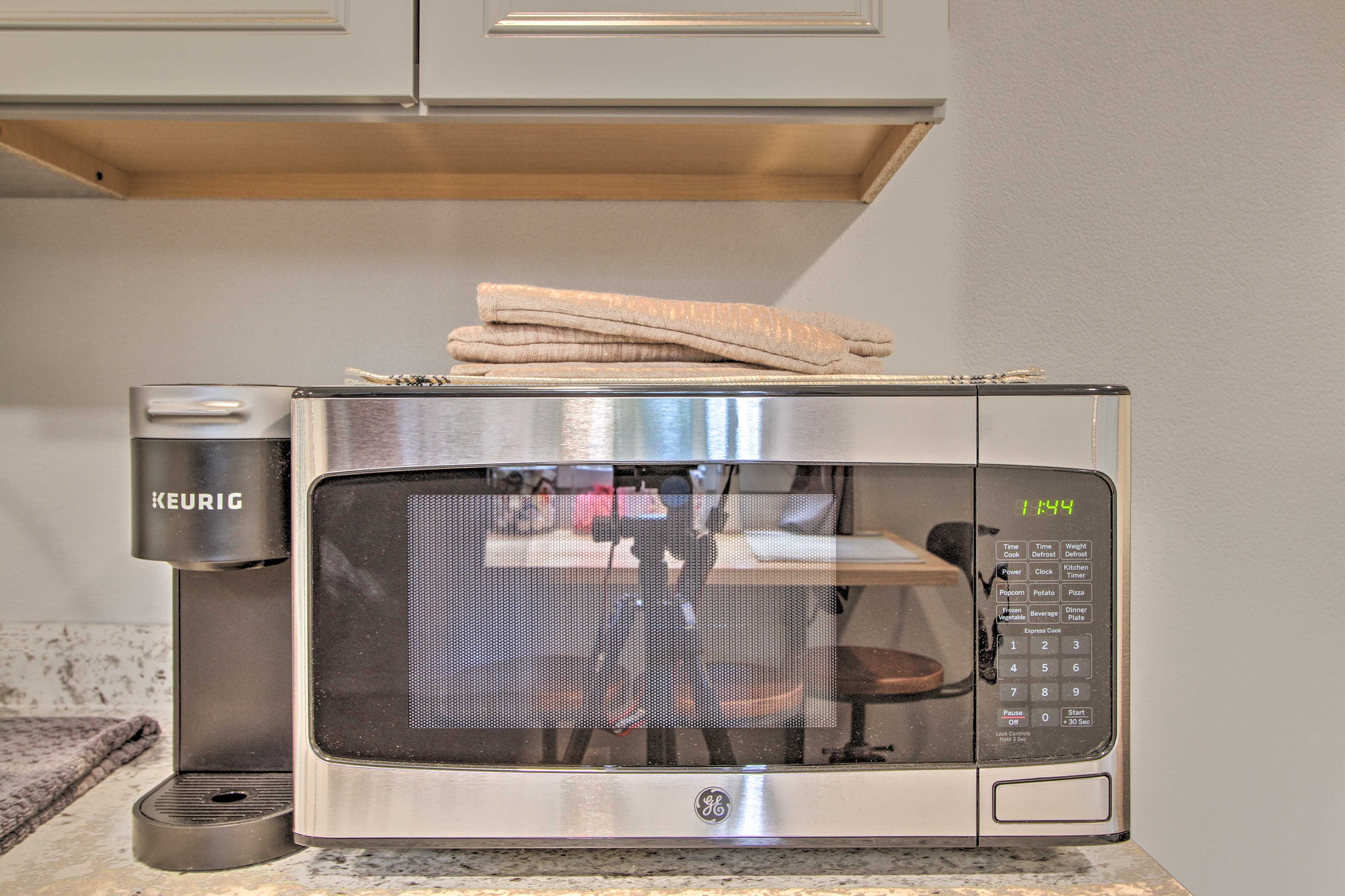 Kitchenette | Microwave