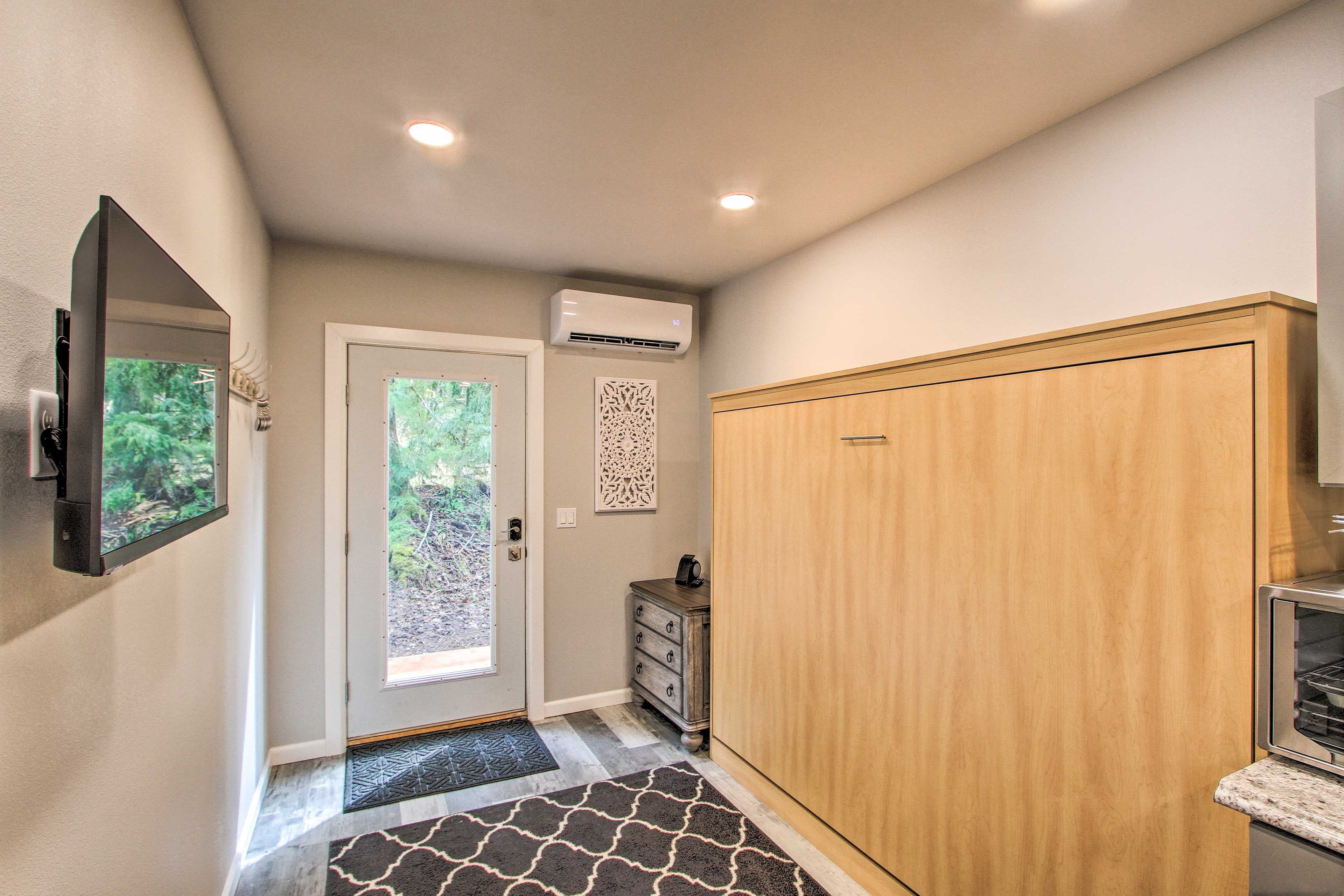 Studio | Queen Murphy Bed