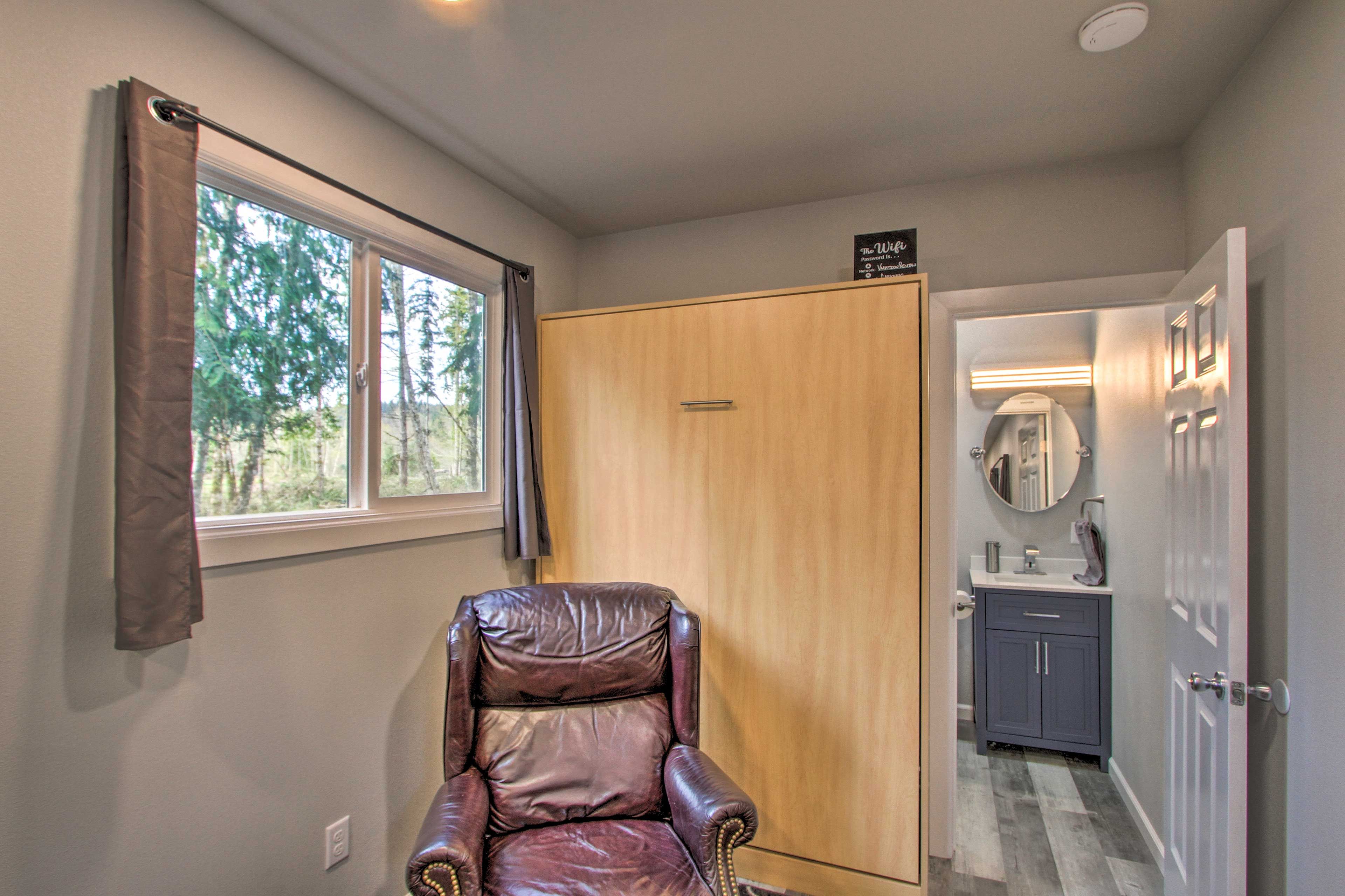 Studio | Full Bathroom