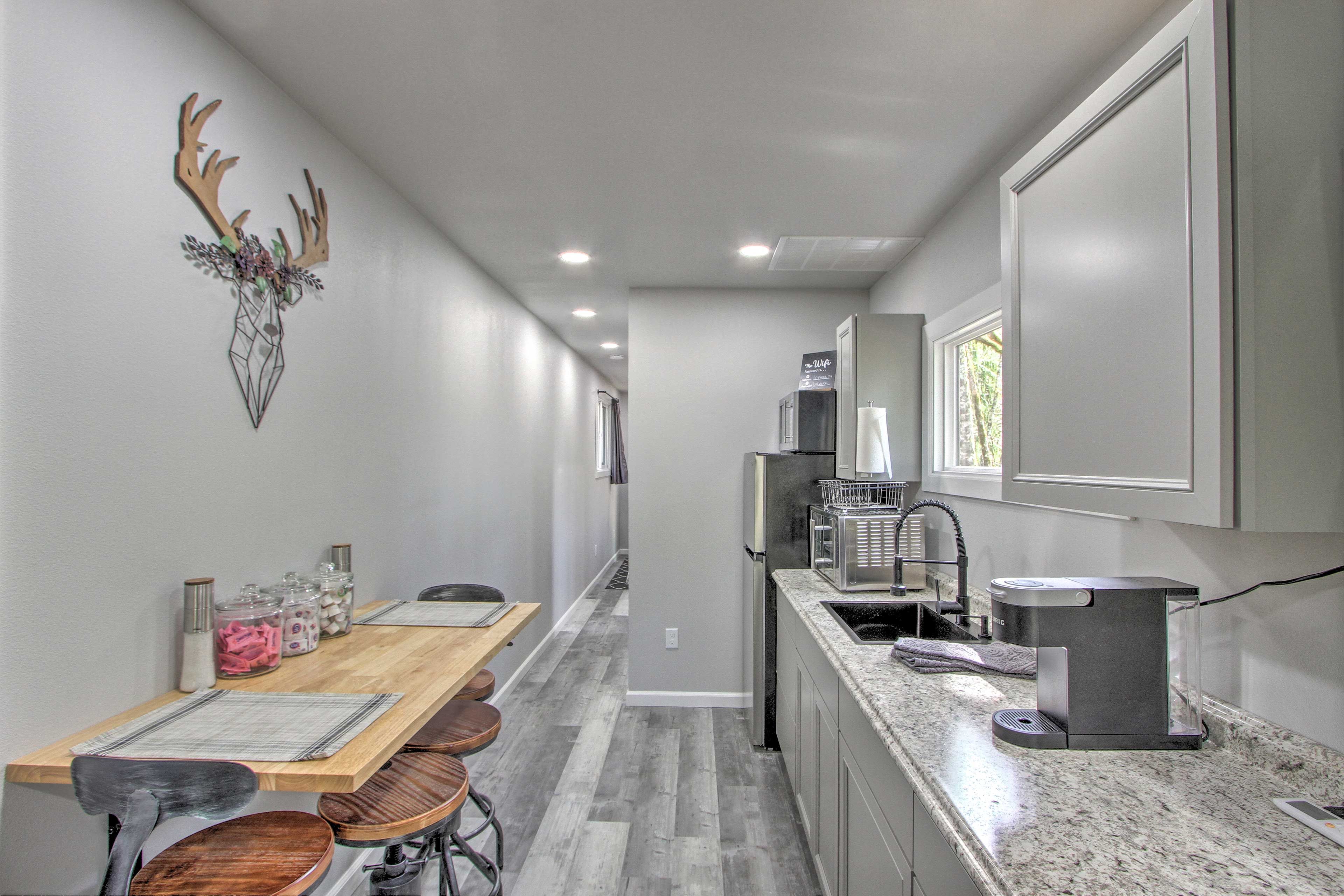 Kitchenette | Well-Equipped