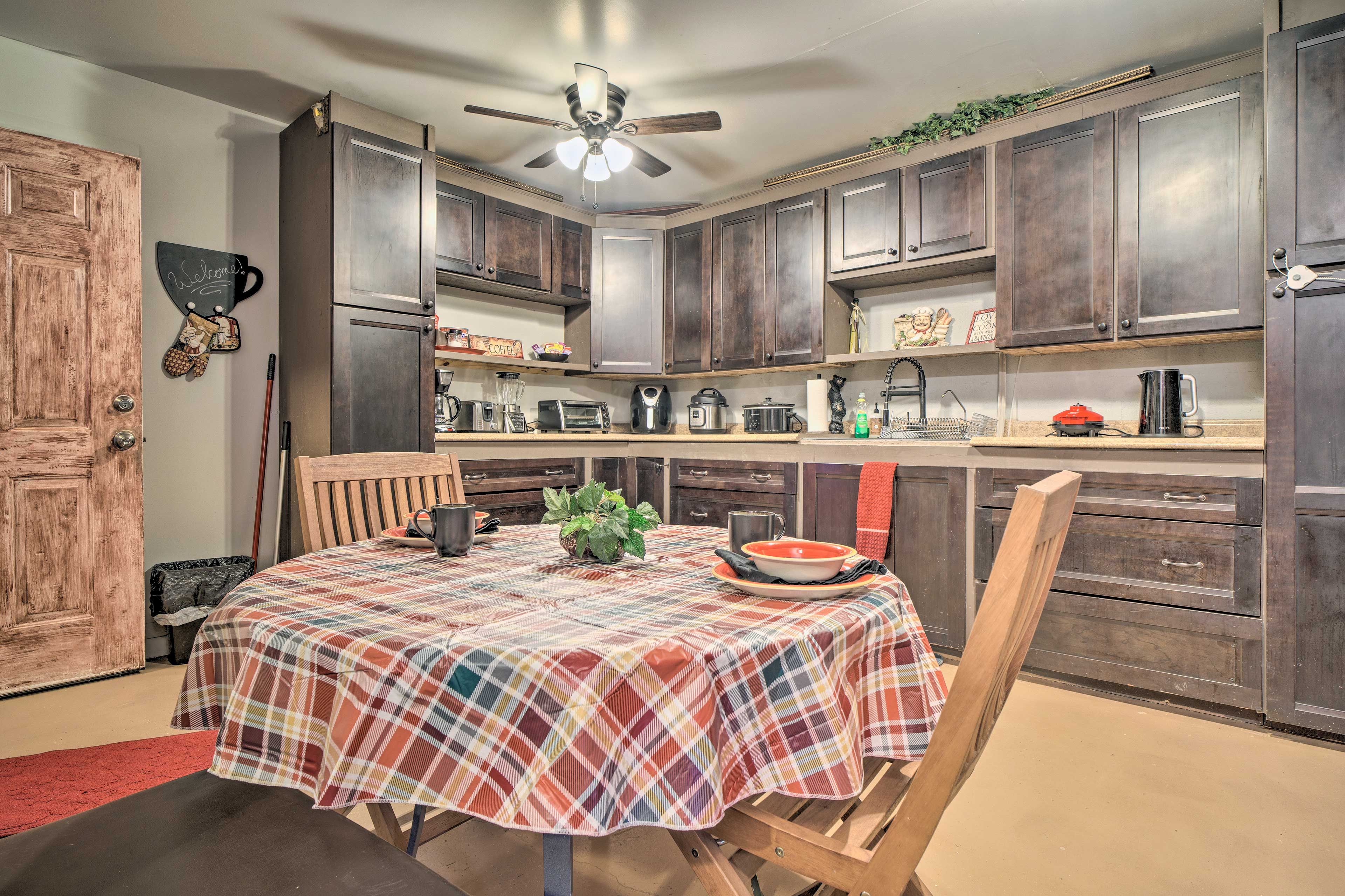 Well-Equipped Kitchen | Dishware & Flatware