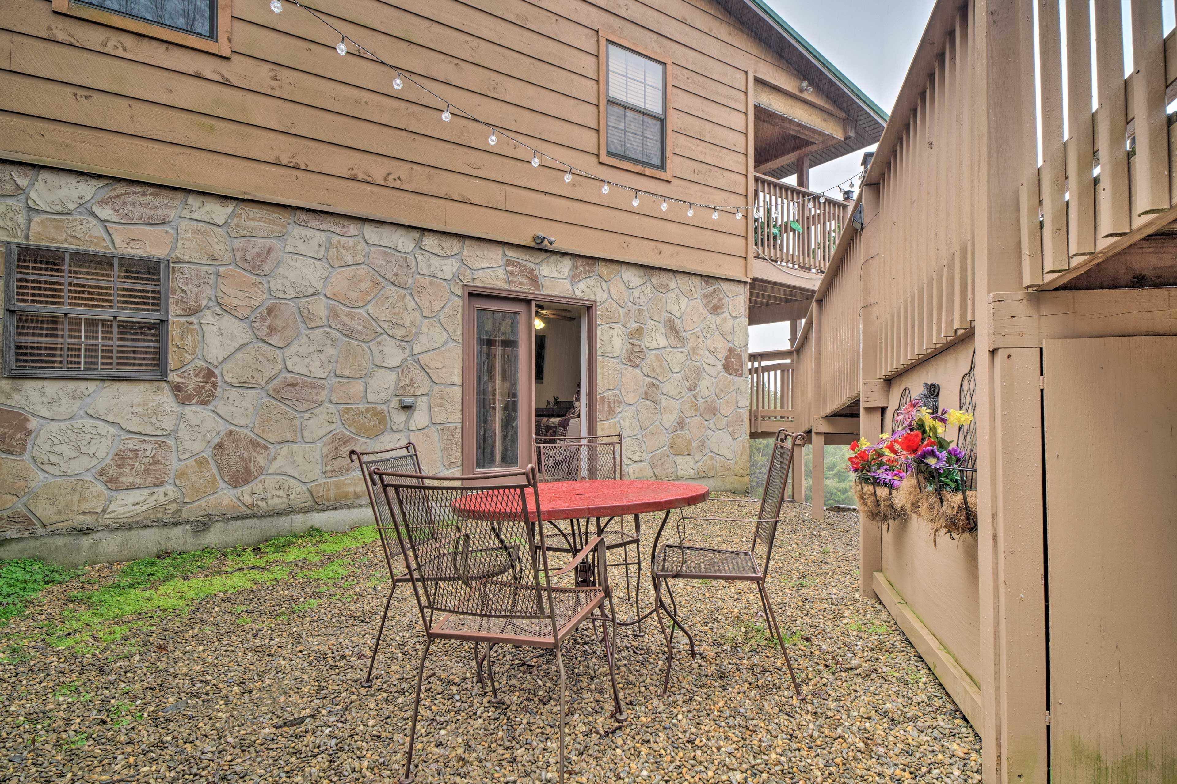 Private Courtyard | Single-Story Unit | Quiet Country Location Close to City