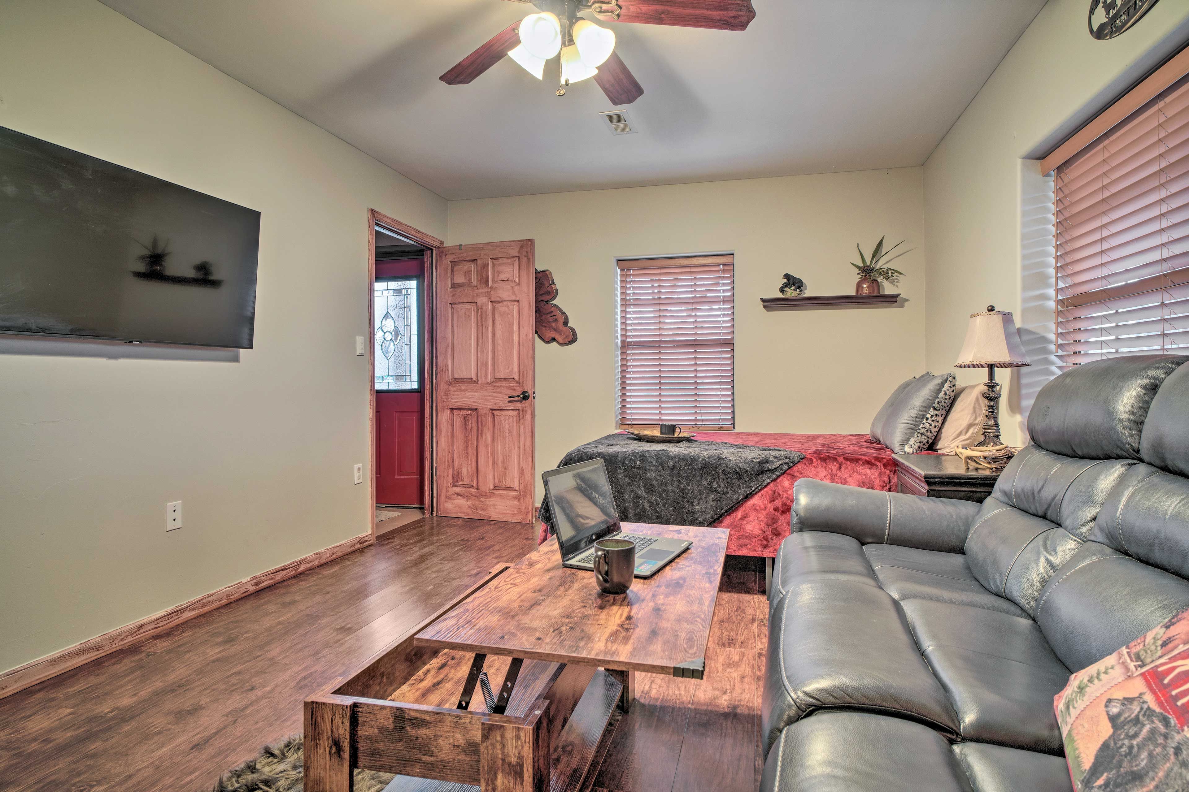 Bedroom 2 (Living Area | Smart TV w/ Amazon Prime, Hulu, Tubi, Netflix & YouTube