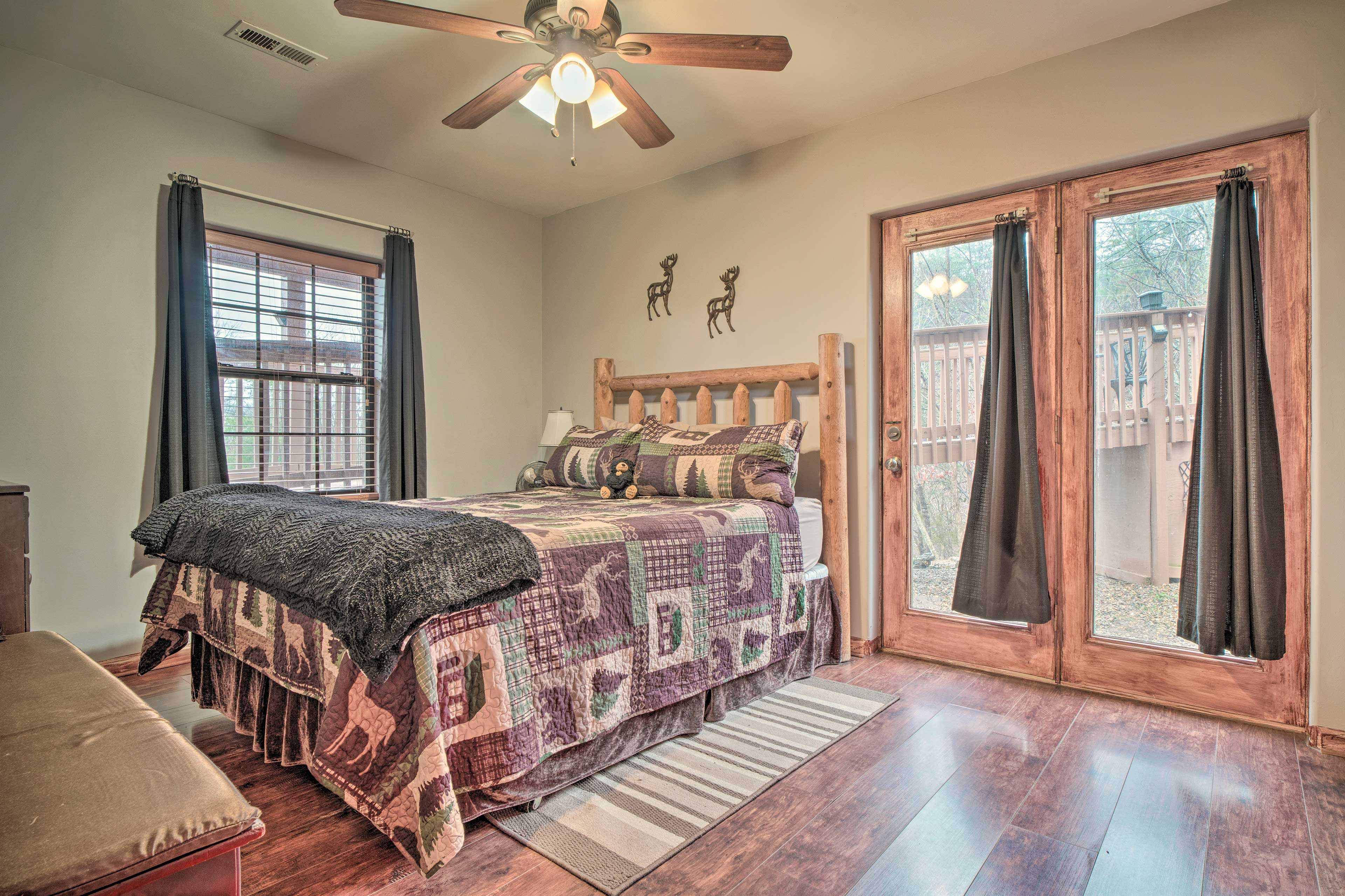 Bedroom | Queen Bed | Access to Private Courtyard | Linens & Towels