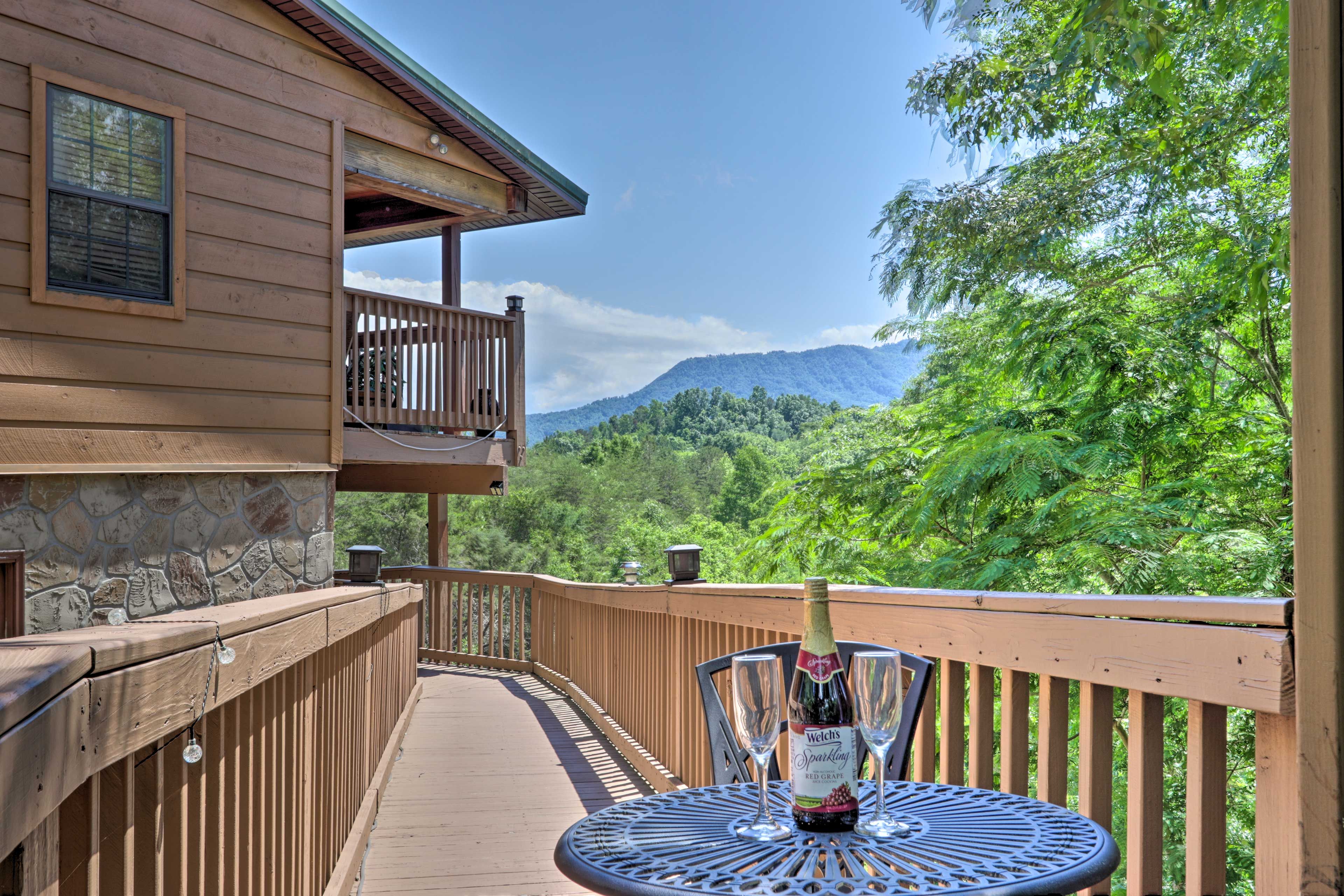 Sevierville Vacation Rental | 2BR | 1BA | Step-Free Access | 900 Sq Ft