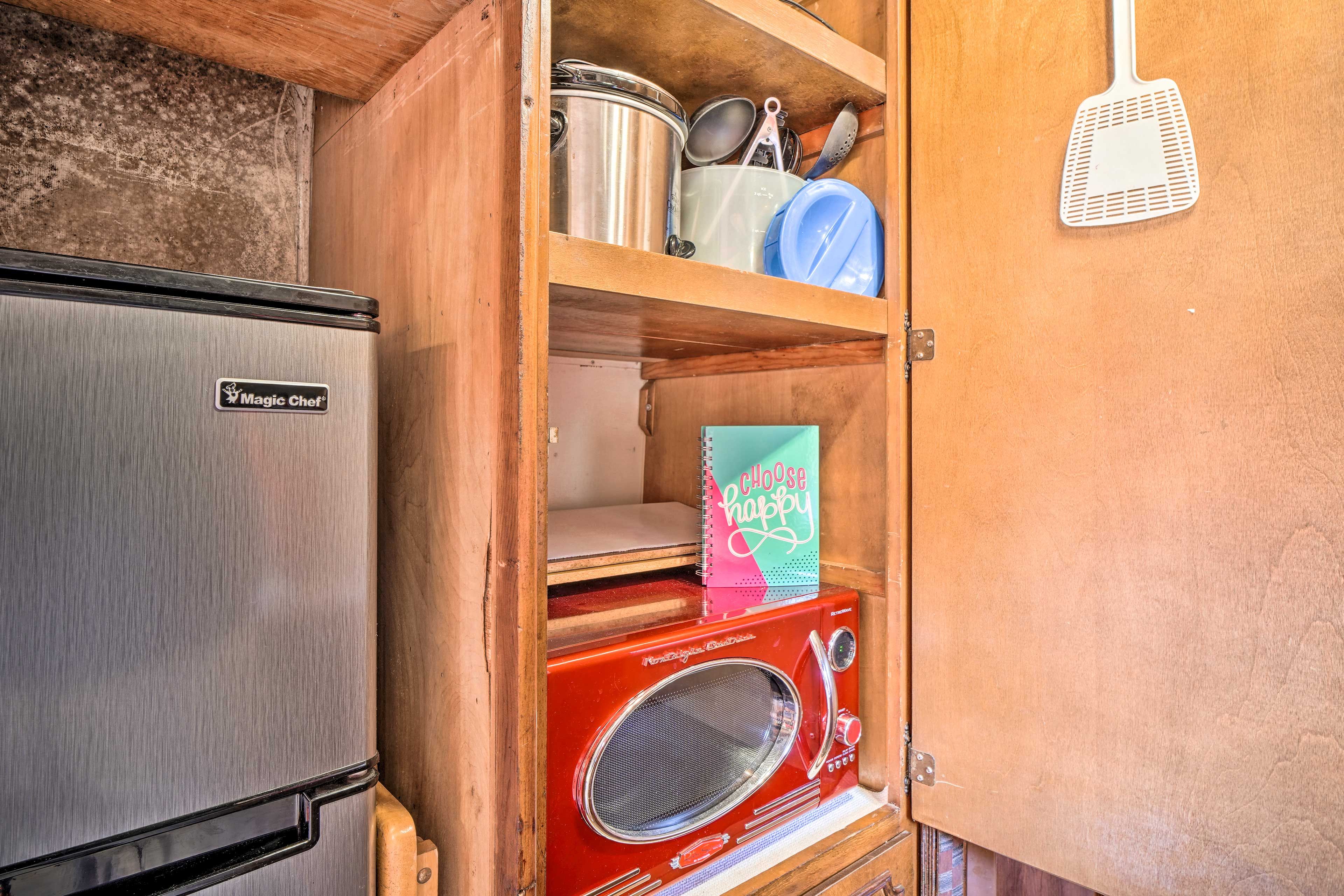 Well-Equipped Kitchenette | Crockpot | Spices