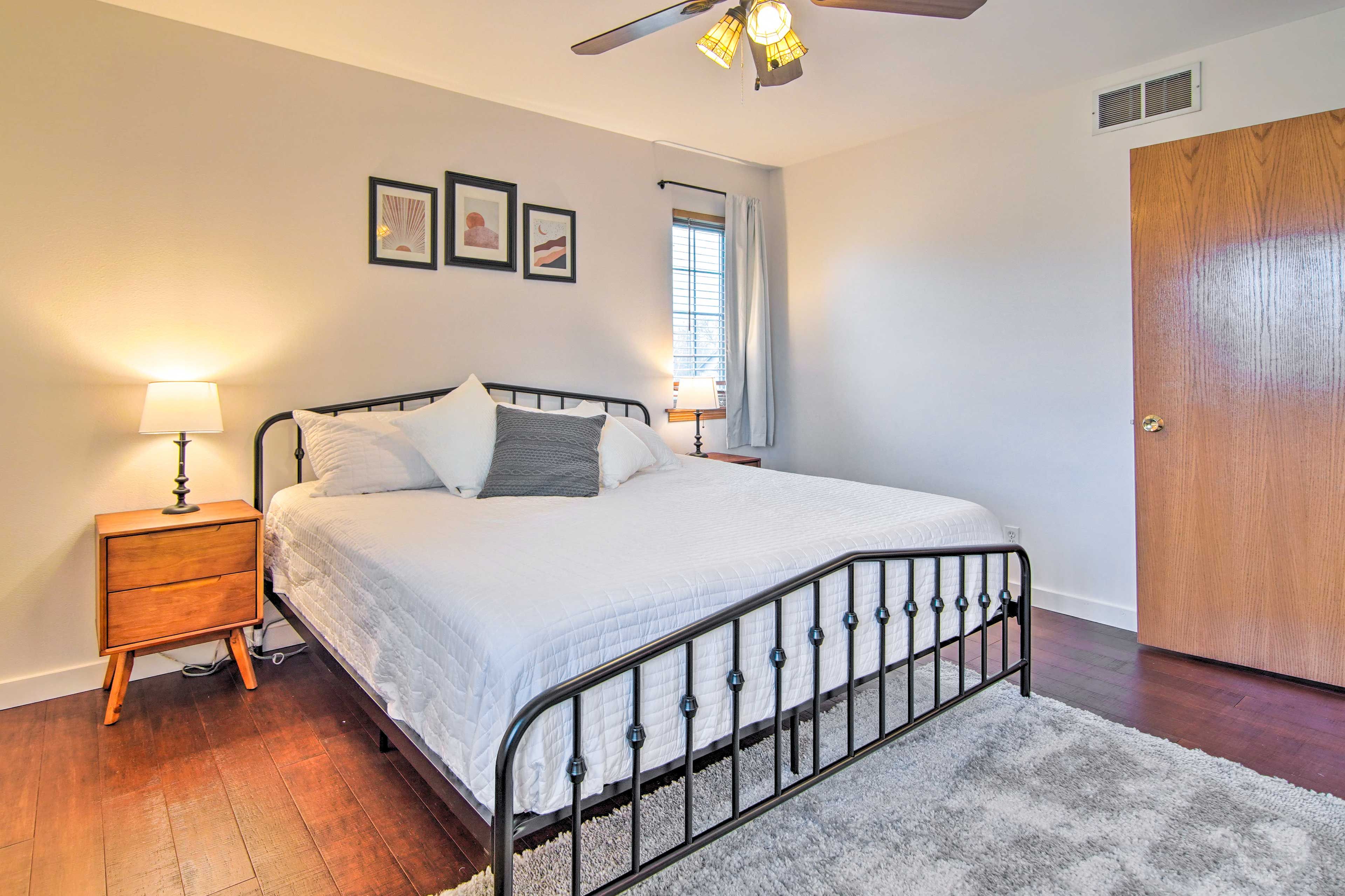 Bedroom 1 | King Bed