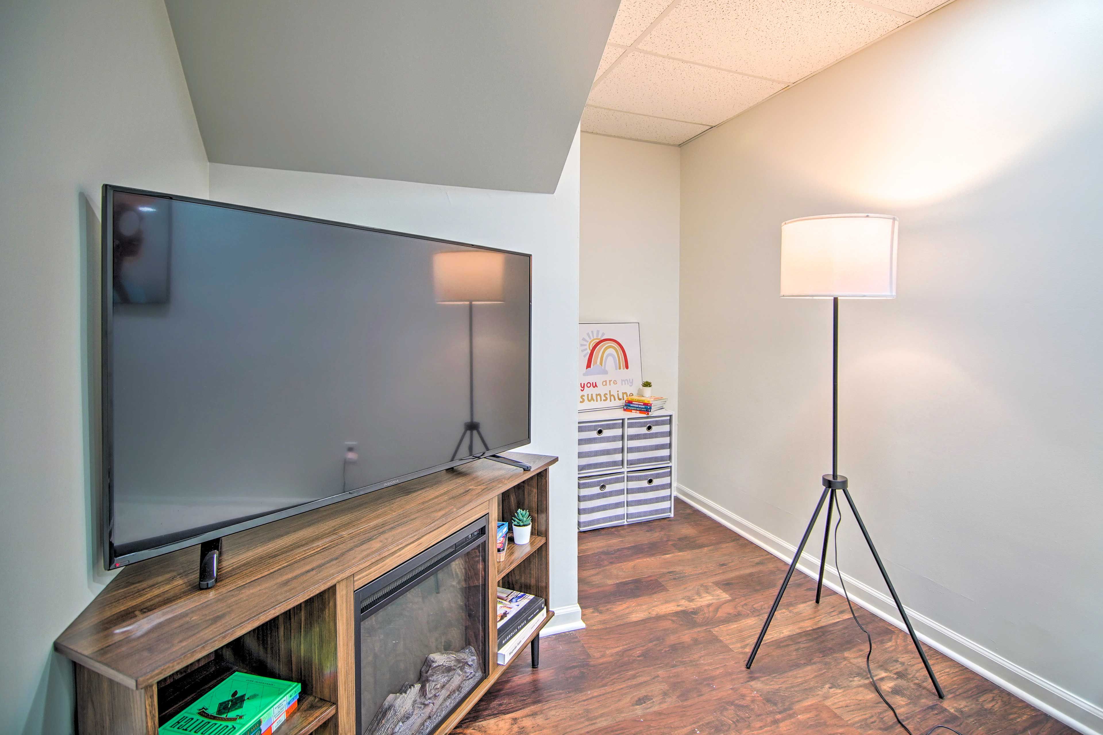 Downstairs Living Room | Smart TV
