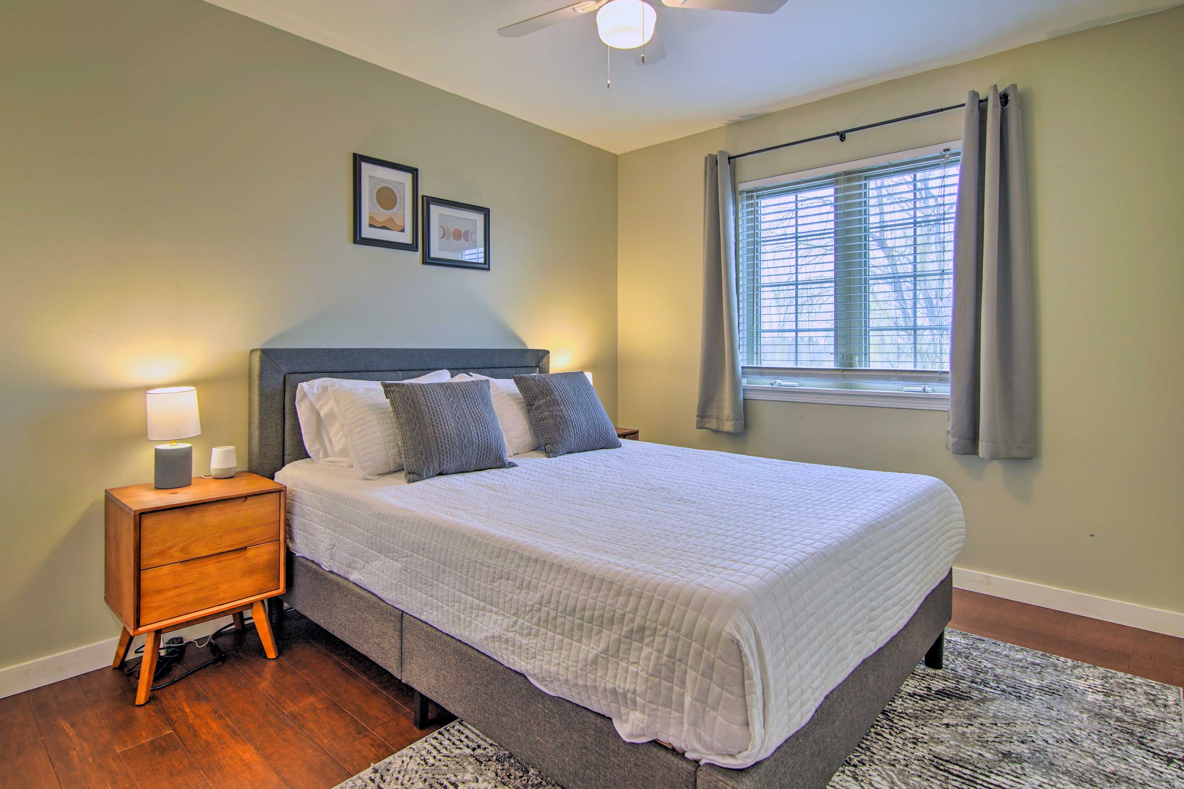 Bedroom 2 | Queen Bed