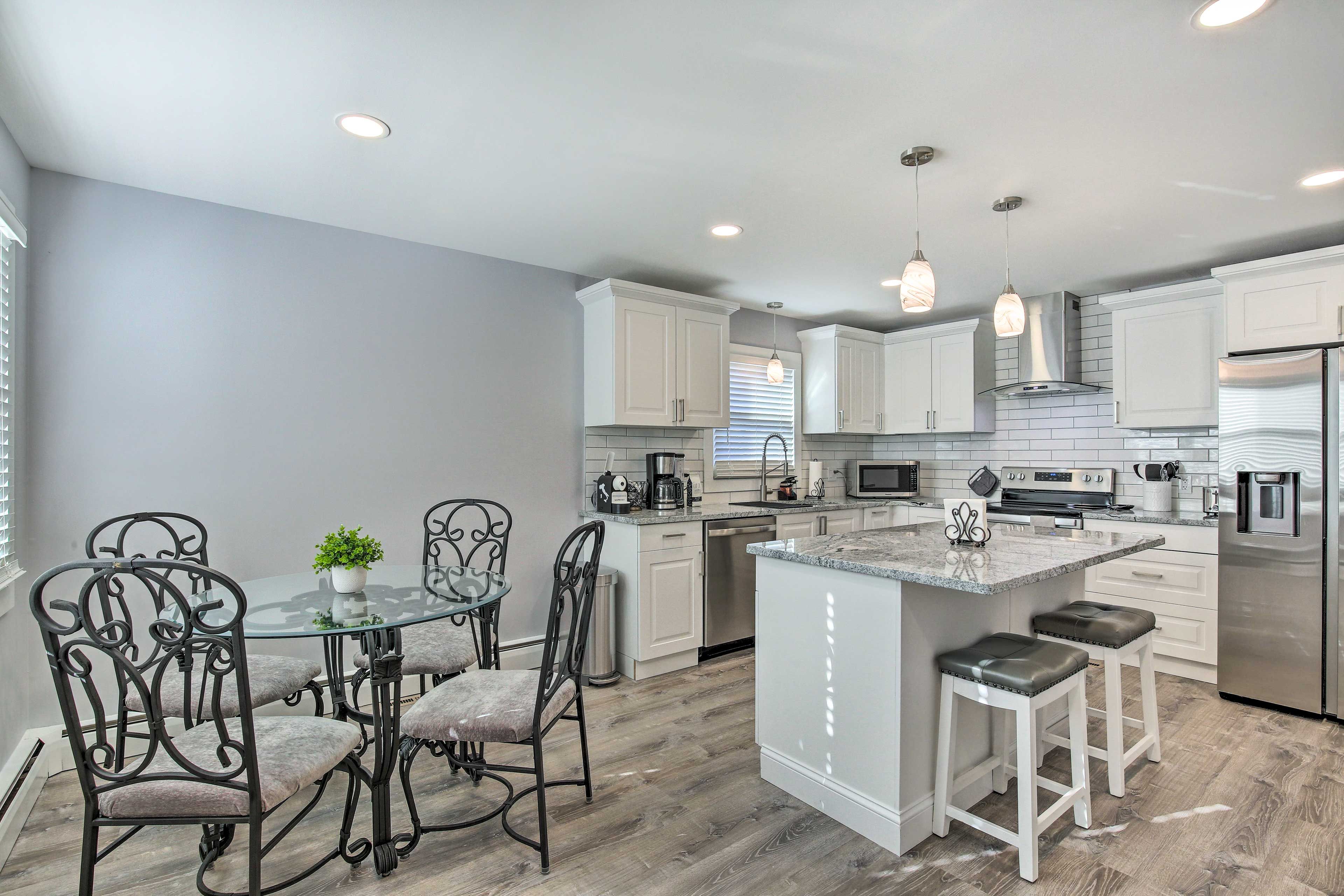 Dining Area | Dishware & Flatware Provided | Breakfast Bar w/ Additional Seating
