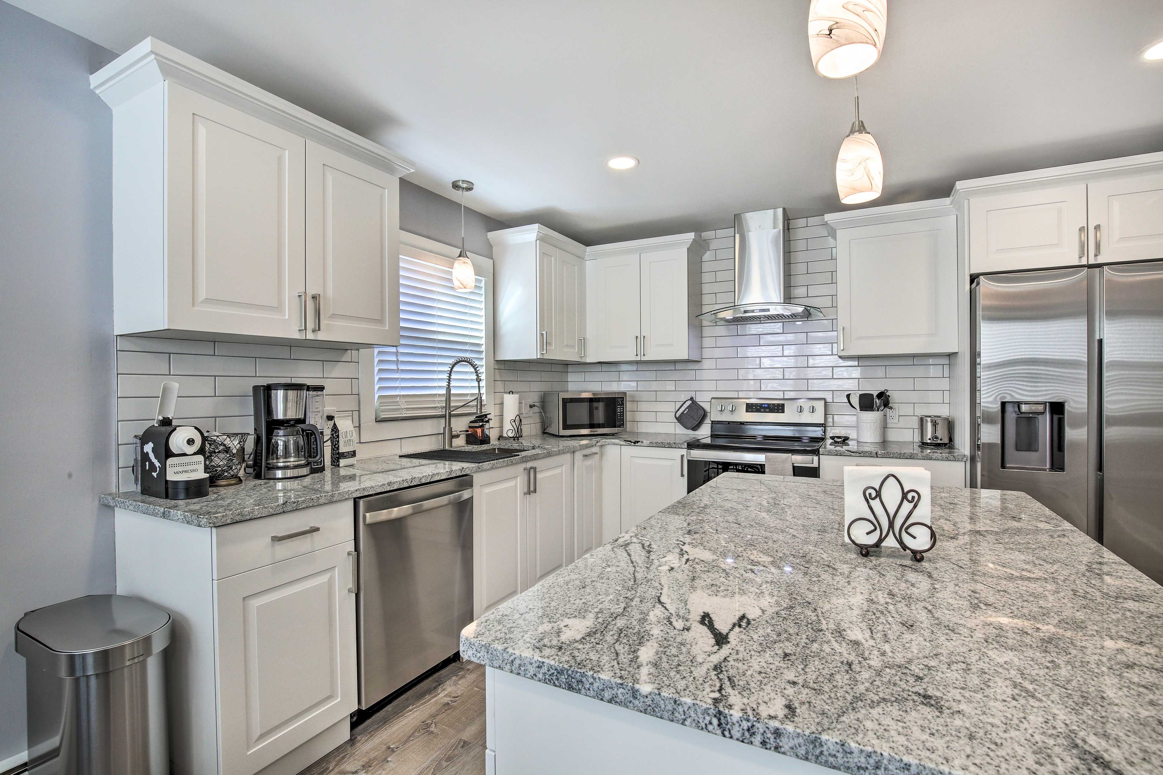 Kitchen | Equipped w/ Cooking Essentials