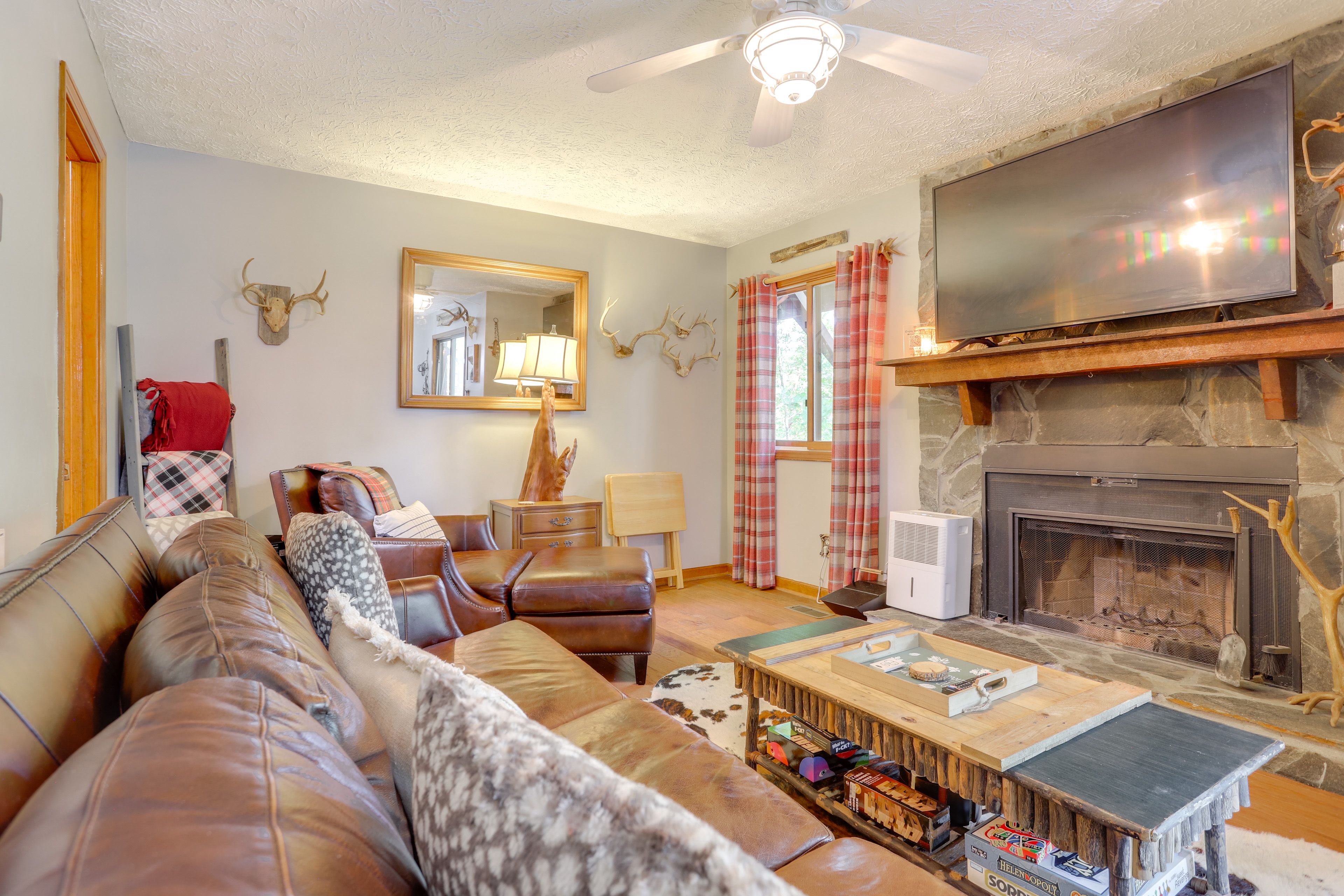 Waleska Vacation Rental | 1BR | 1BA | Steps Required | 684 Sq Ft