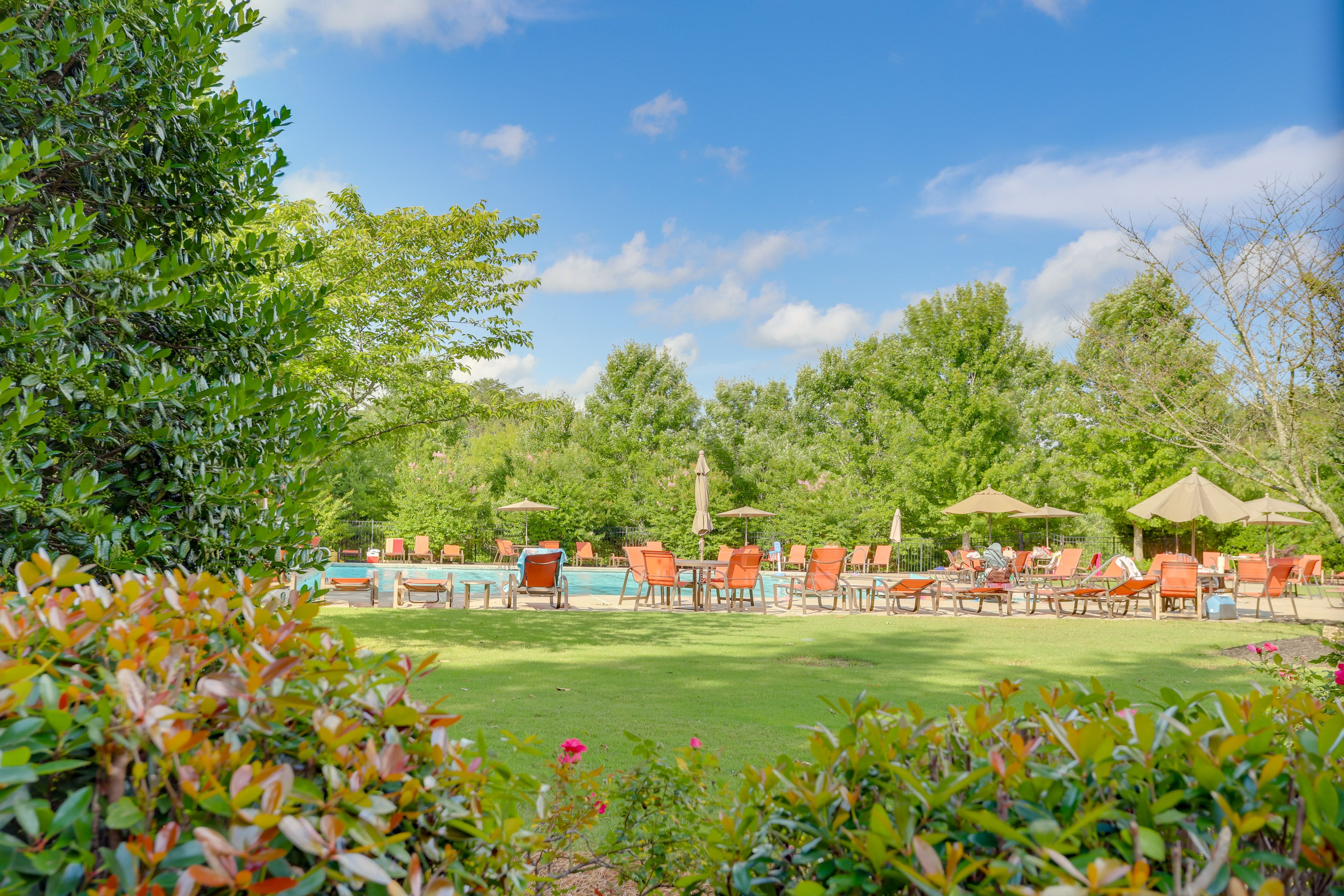 Community Amenities | 2 Outdoor Pools