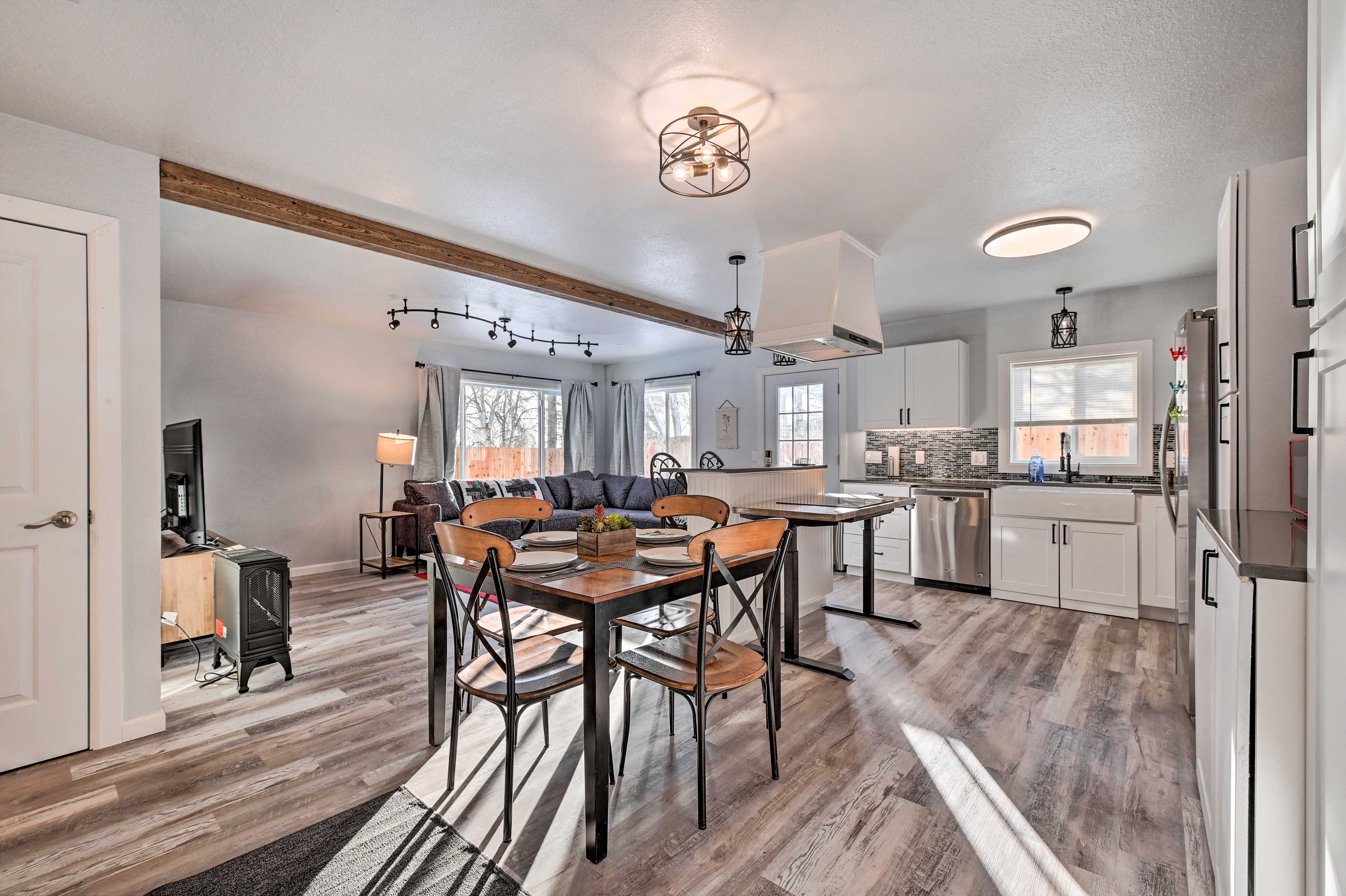 Dining Area | Kitchen