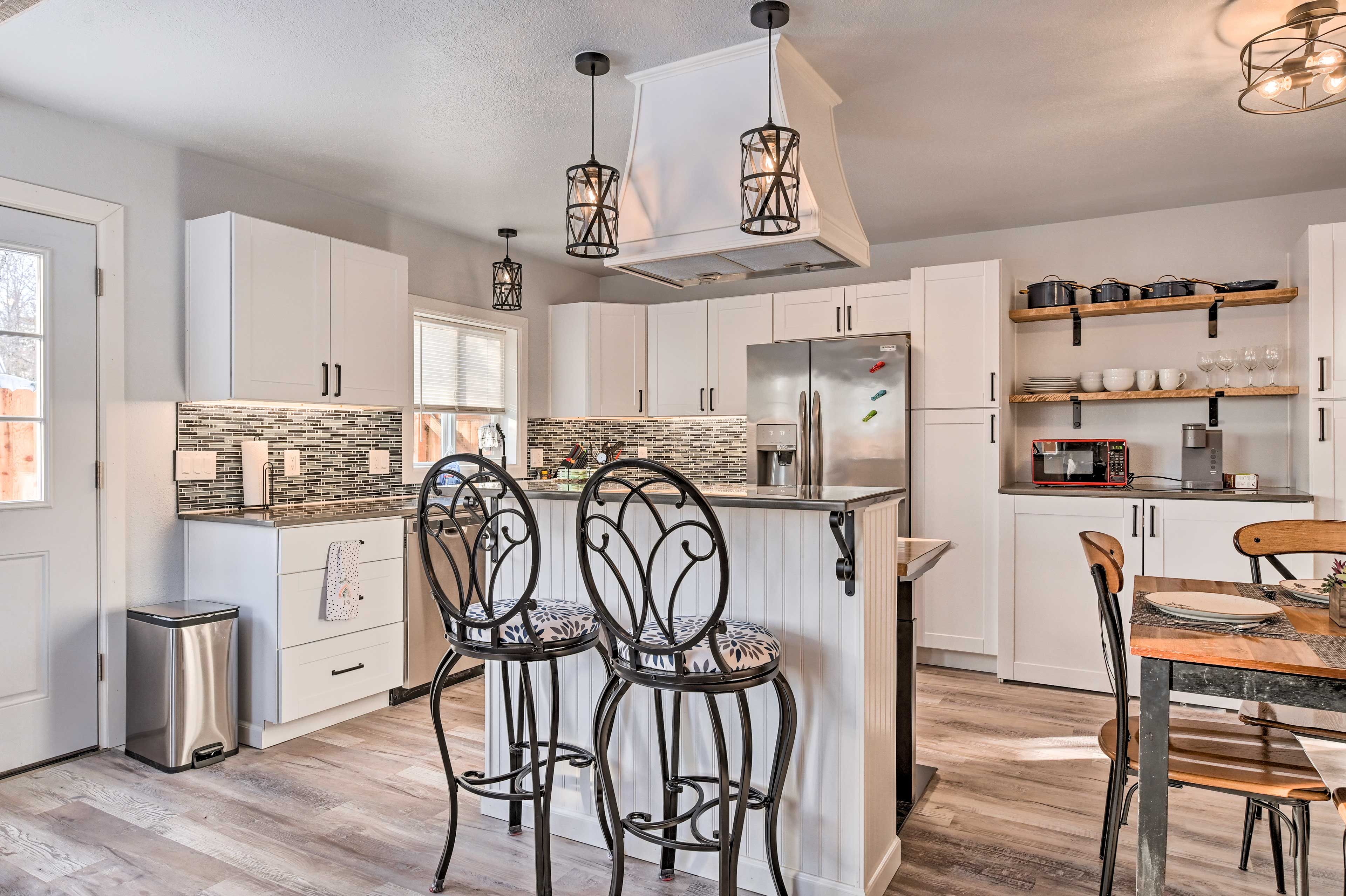 Kitchen | 2-Person Breakfast Bar