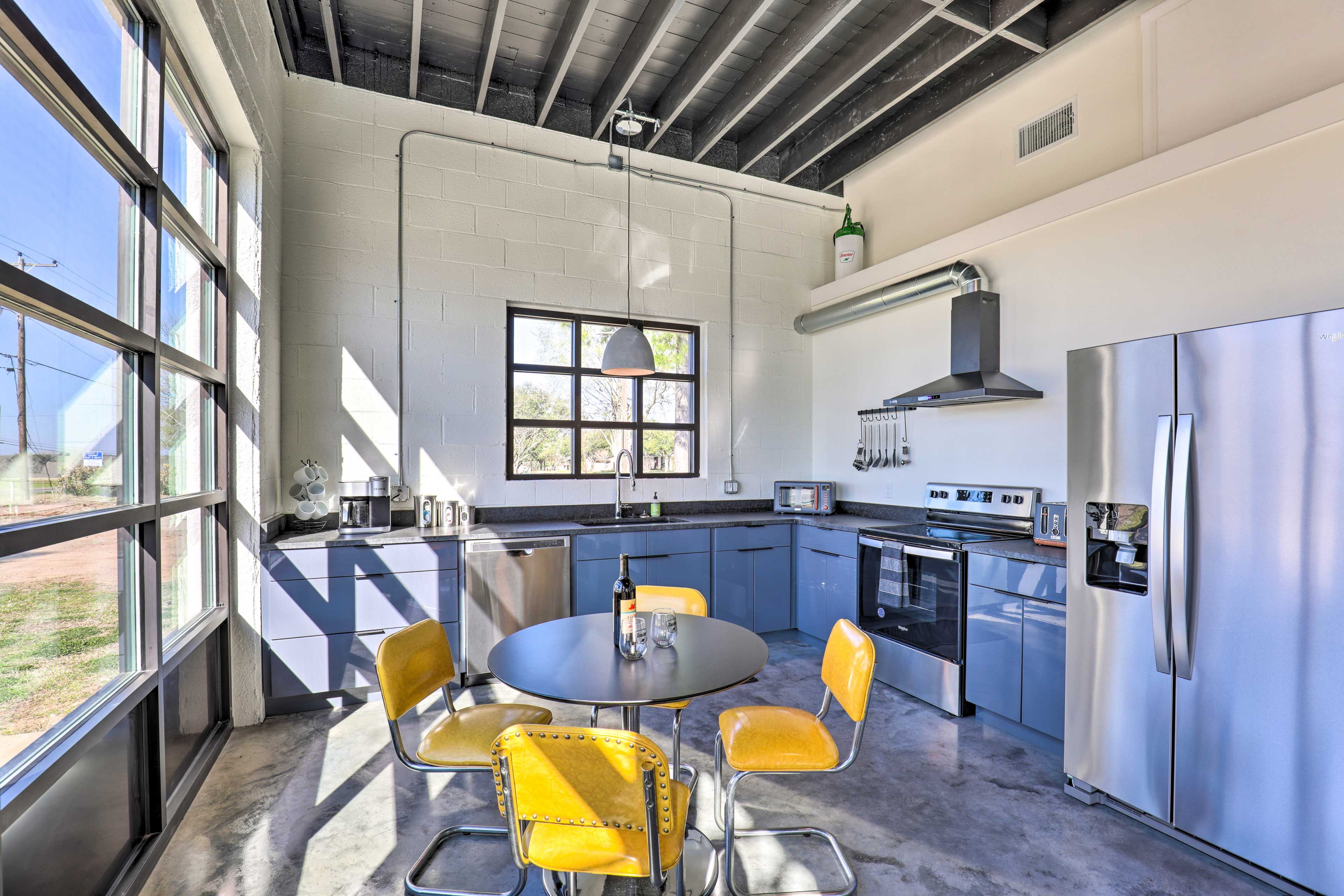 Kitchen | Dining Area | Dishwasher | Spices