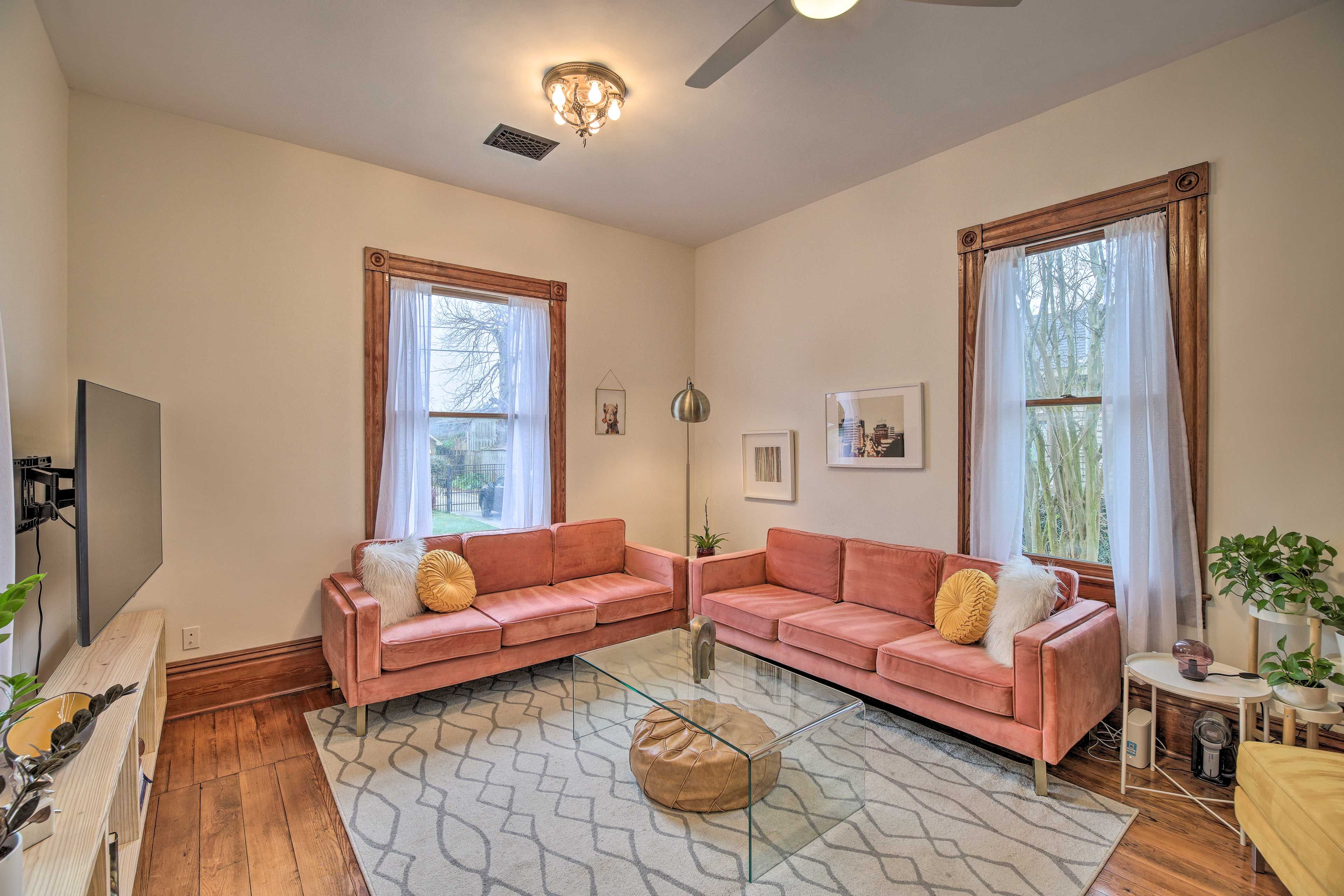 Living Room | Modern Furnishings & Décor