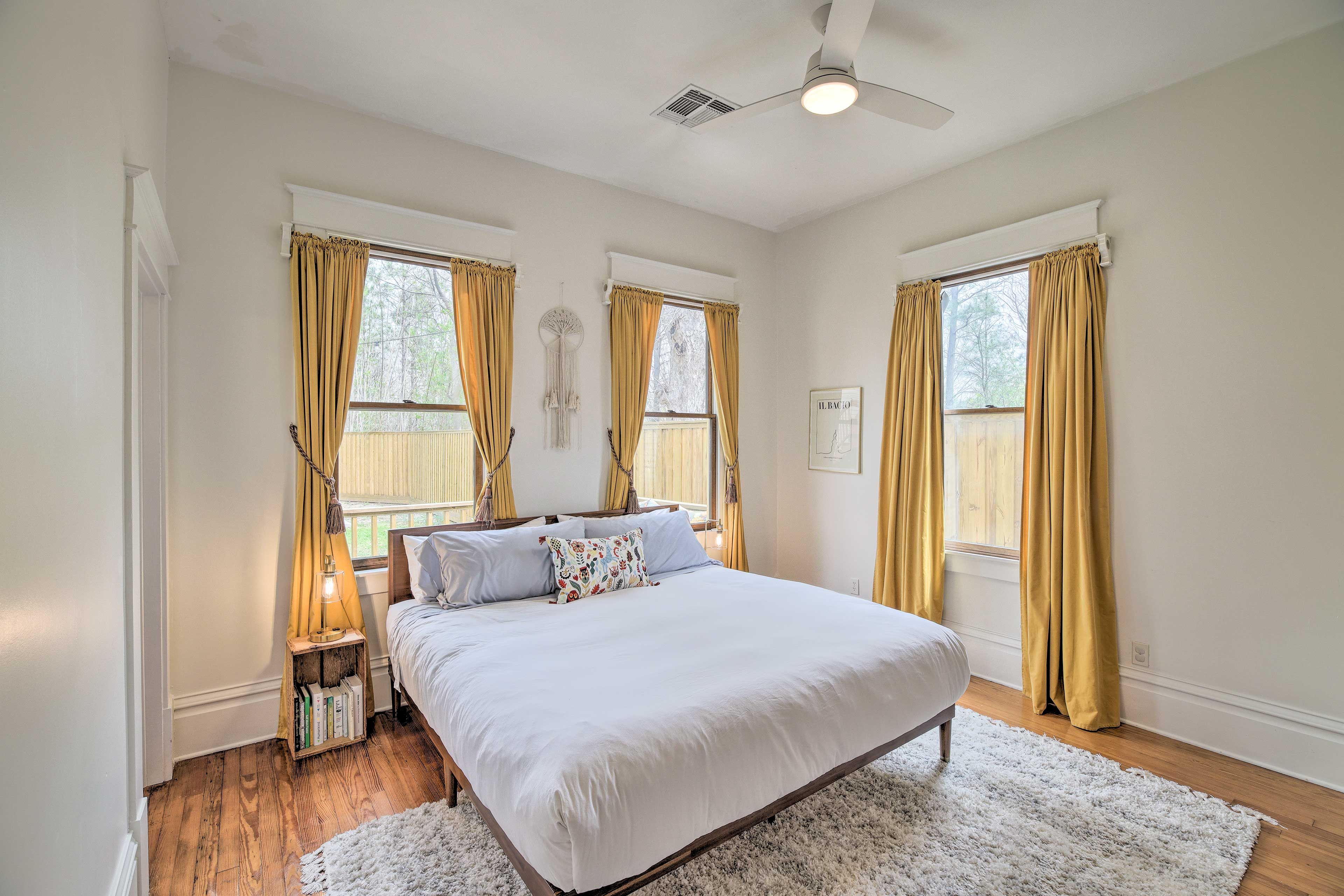 Bedroom 1 | King Bed