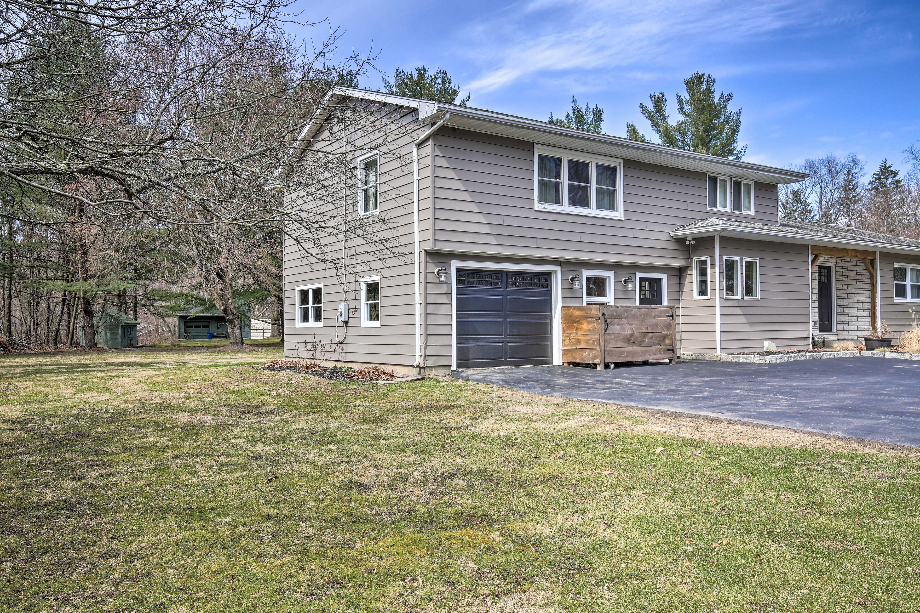 Property Exterior | Driveway (2 Vehicles)