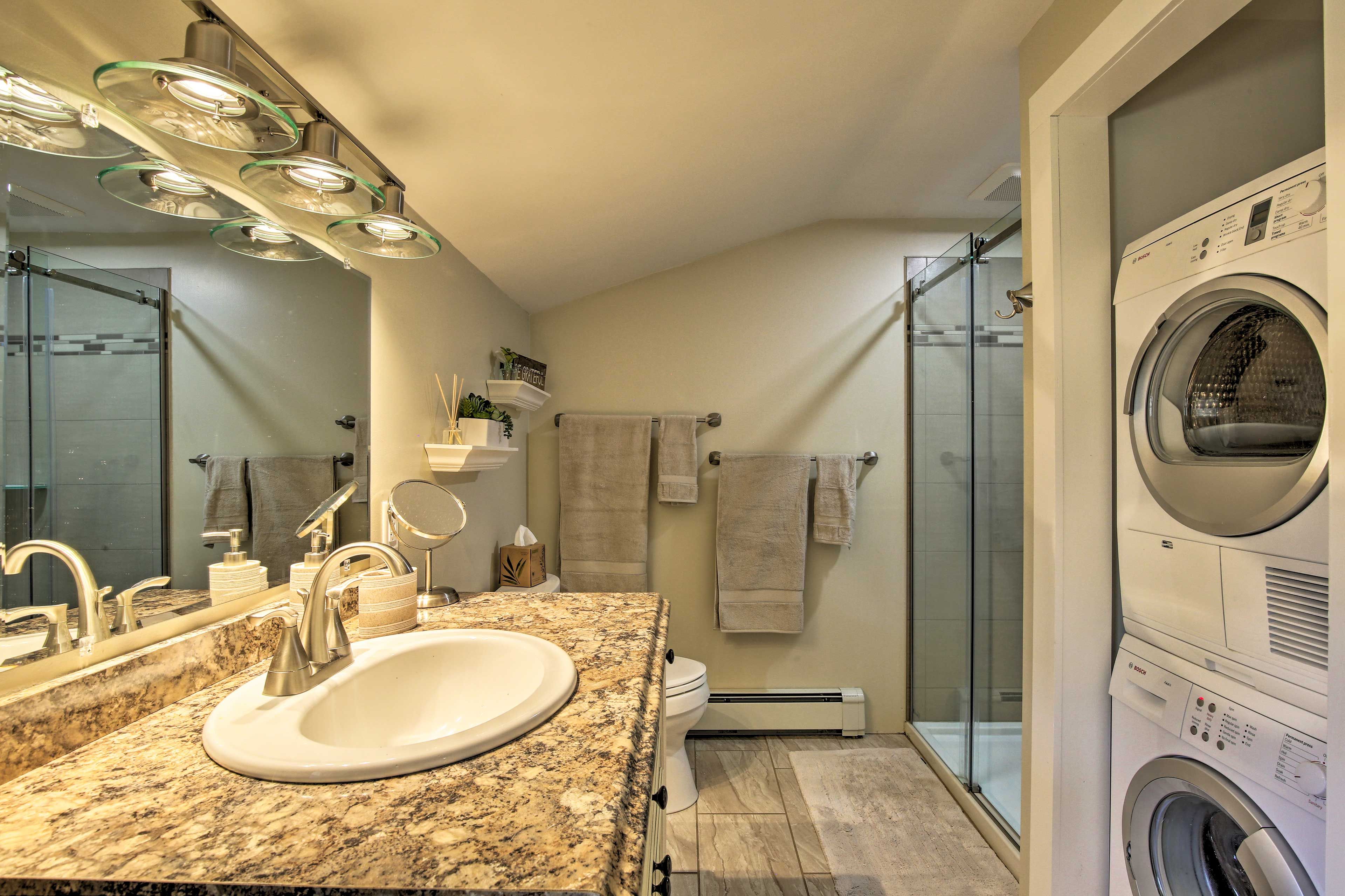 Full Bathroom | Complimentary Toiletries