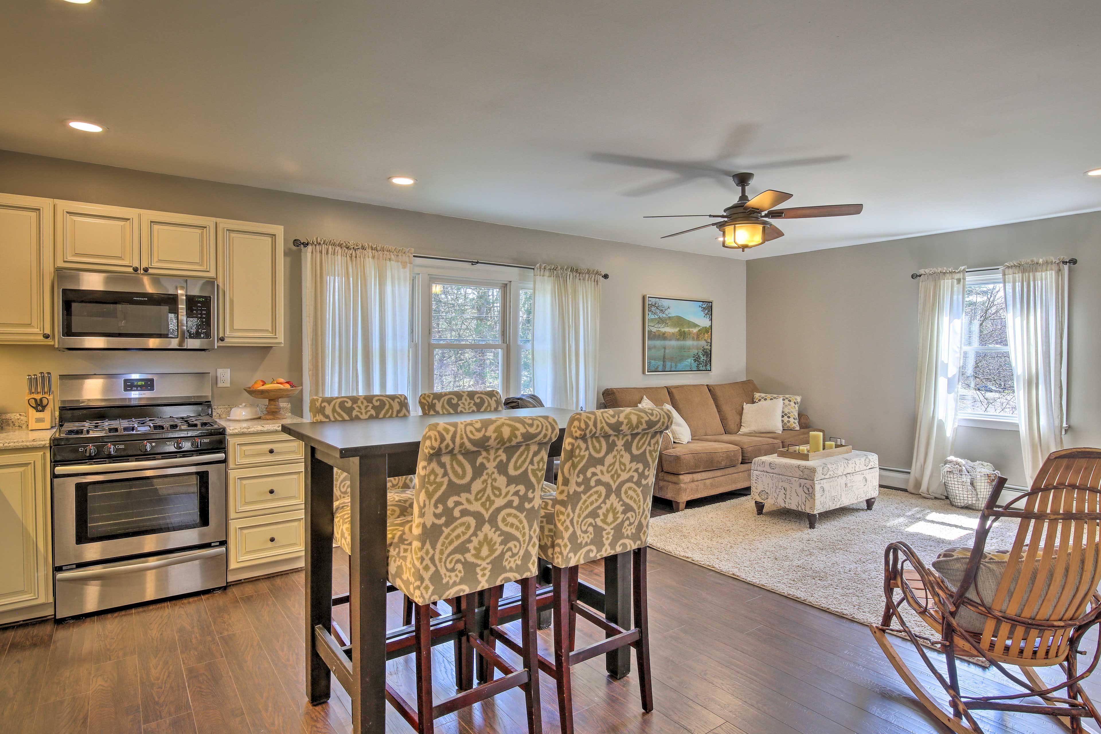 Kitchen & Dining Area