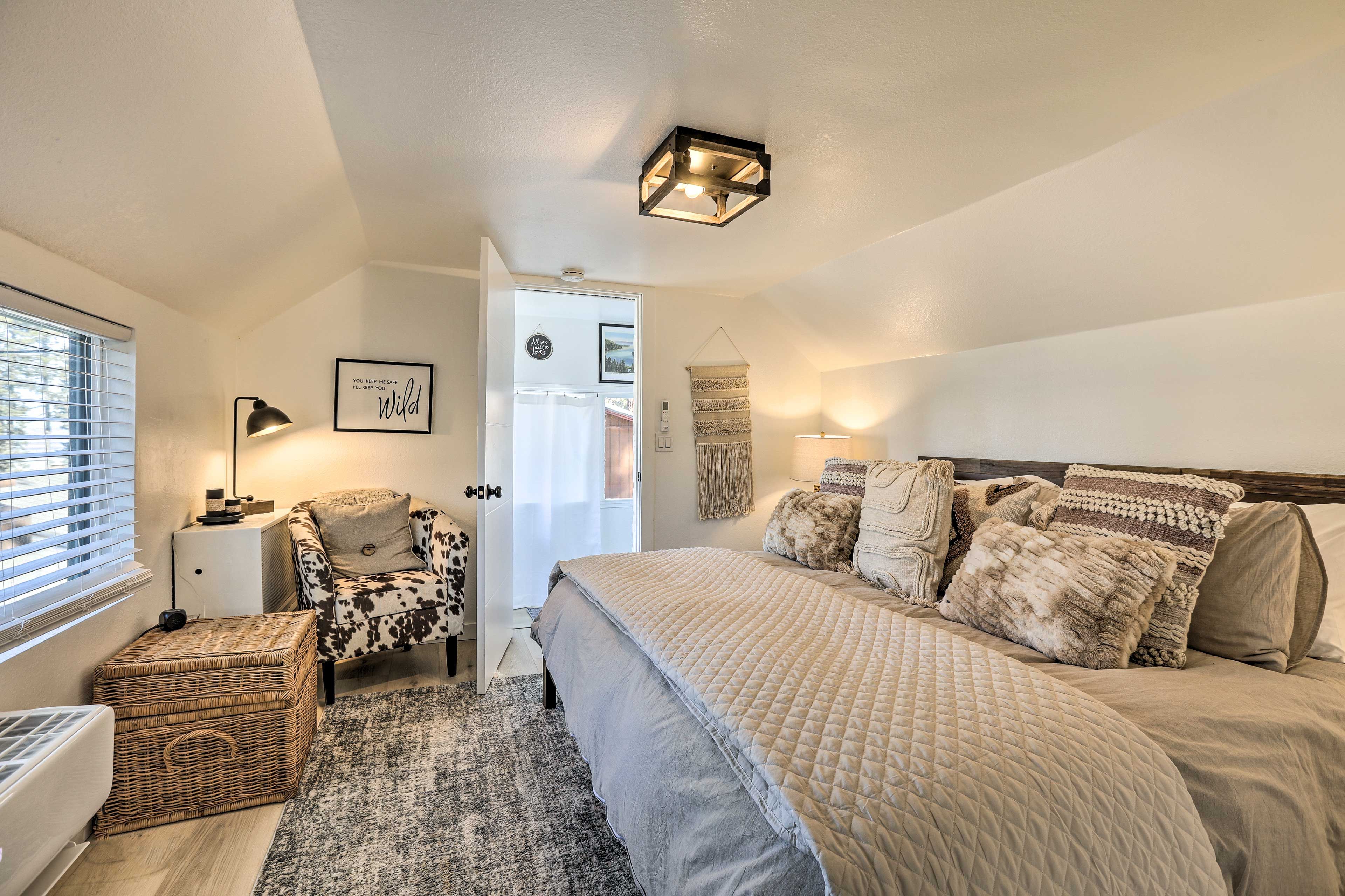 Bedroom 1 | King Bed