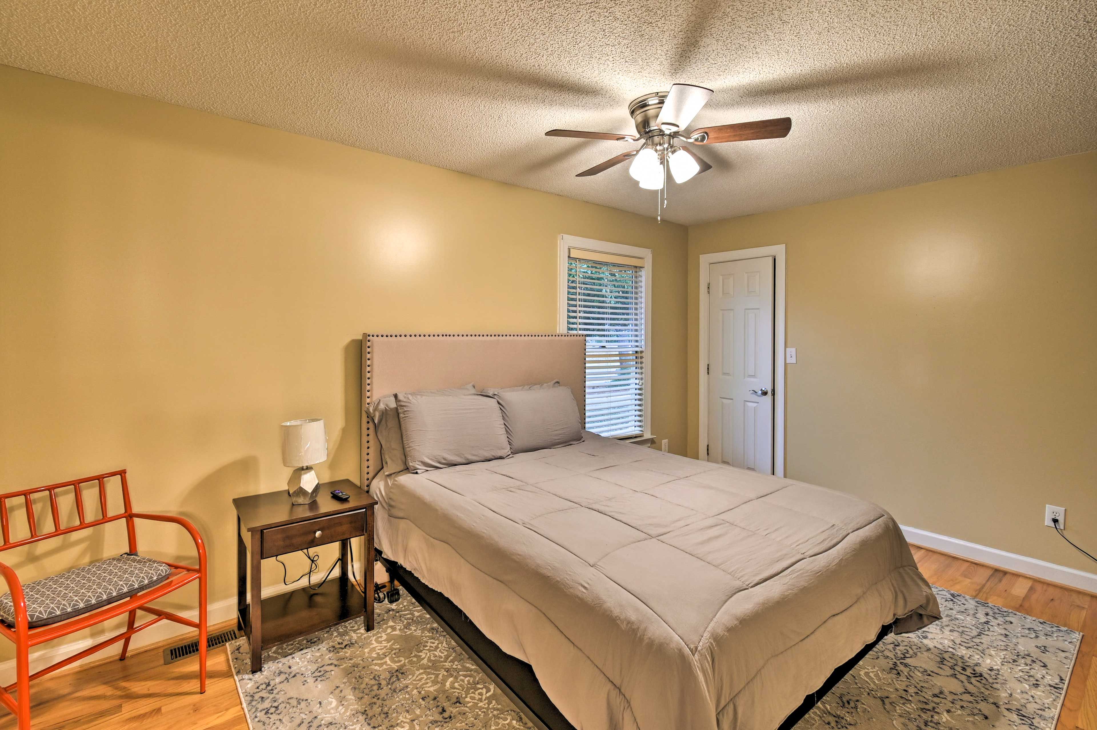 Bedroom 2 | Queen Bed | Smart TV