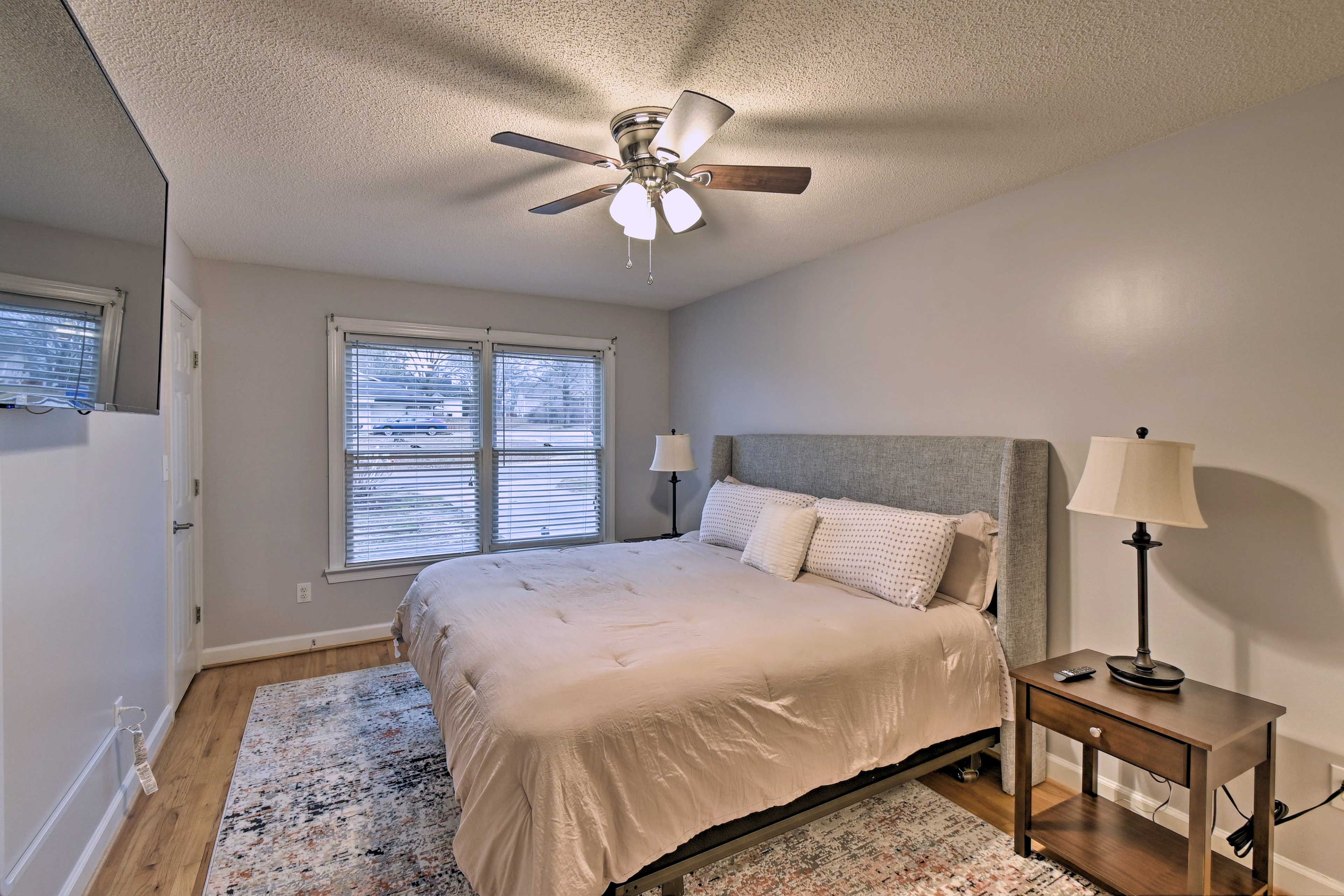 Bedroom 1 | King Bed | Smart TV | Linens Provided