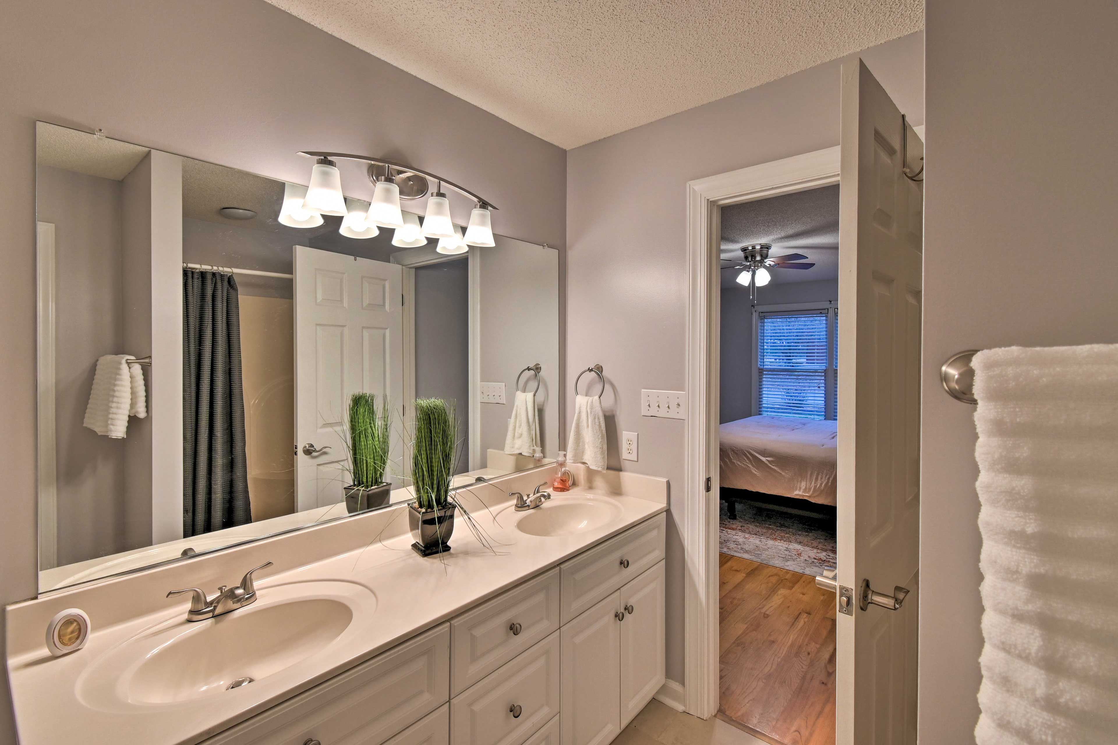 En-Suite Bathroom | Towels Provided