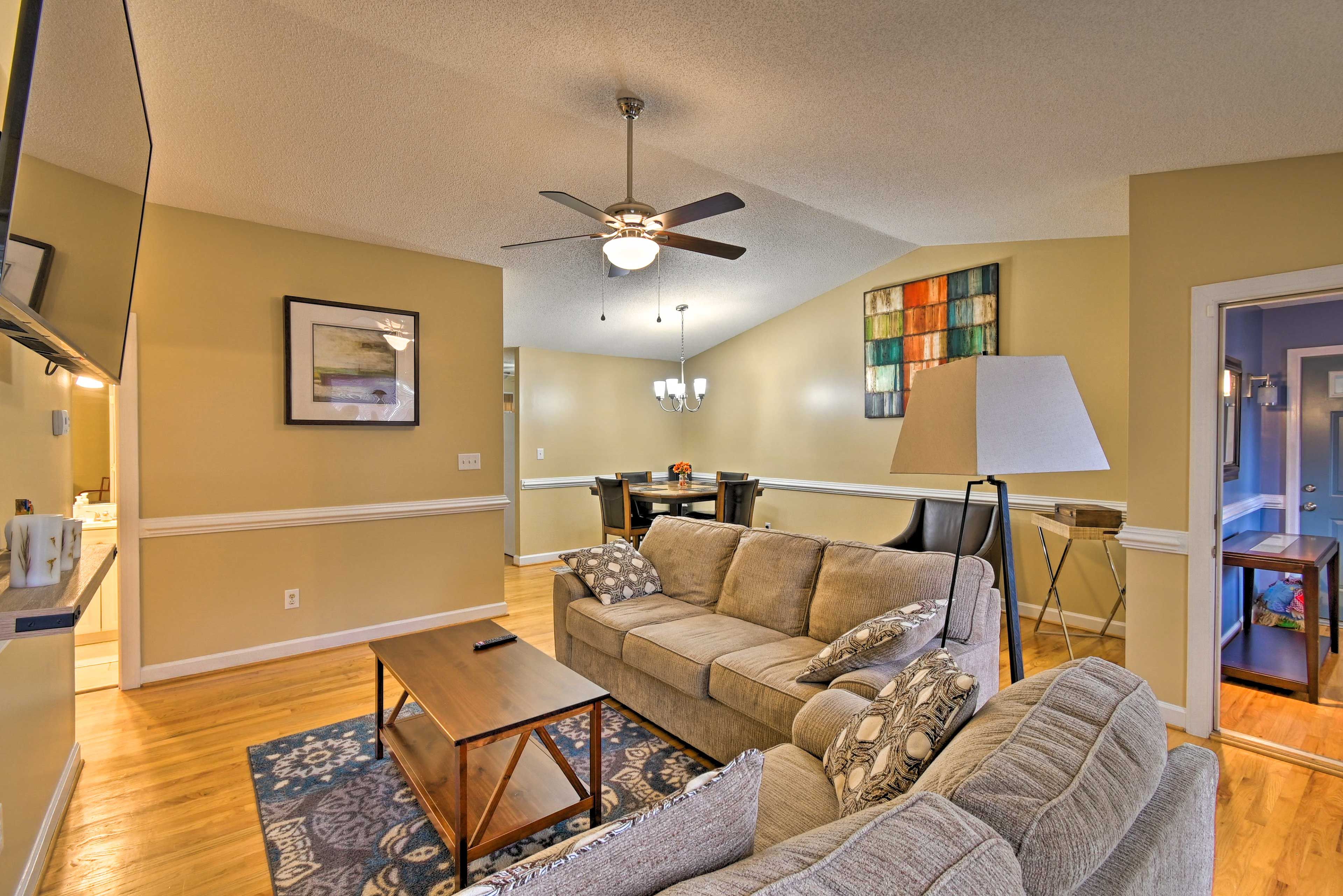 Living Room | Smart TV | Free WiFi