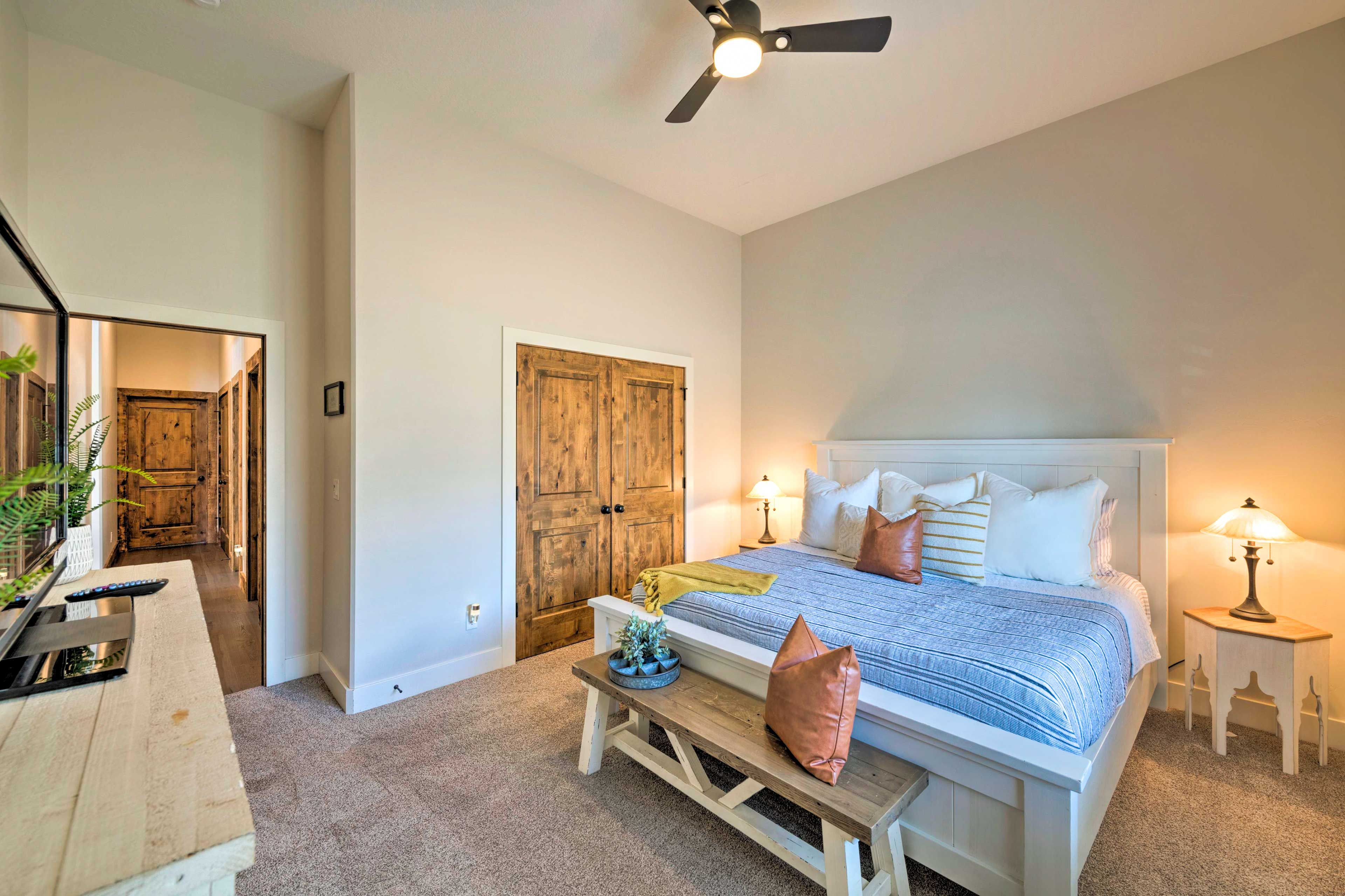 Bedroom 1 | Smart TV