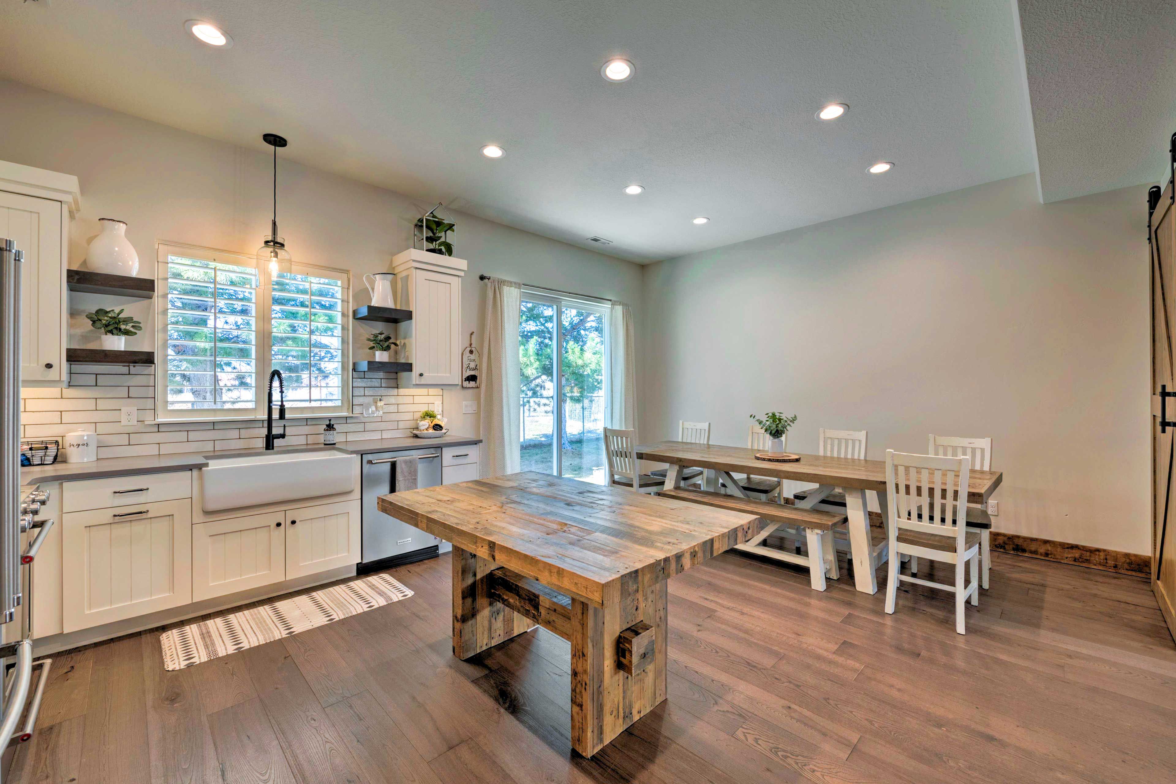 Kitchen | Fully Equipped w/ Cooking Essentials