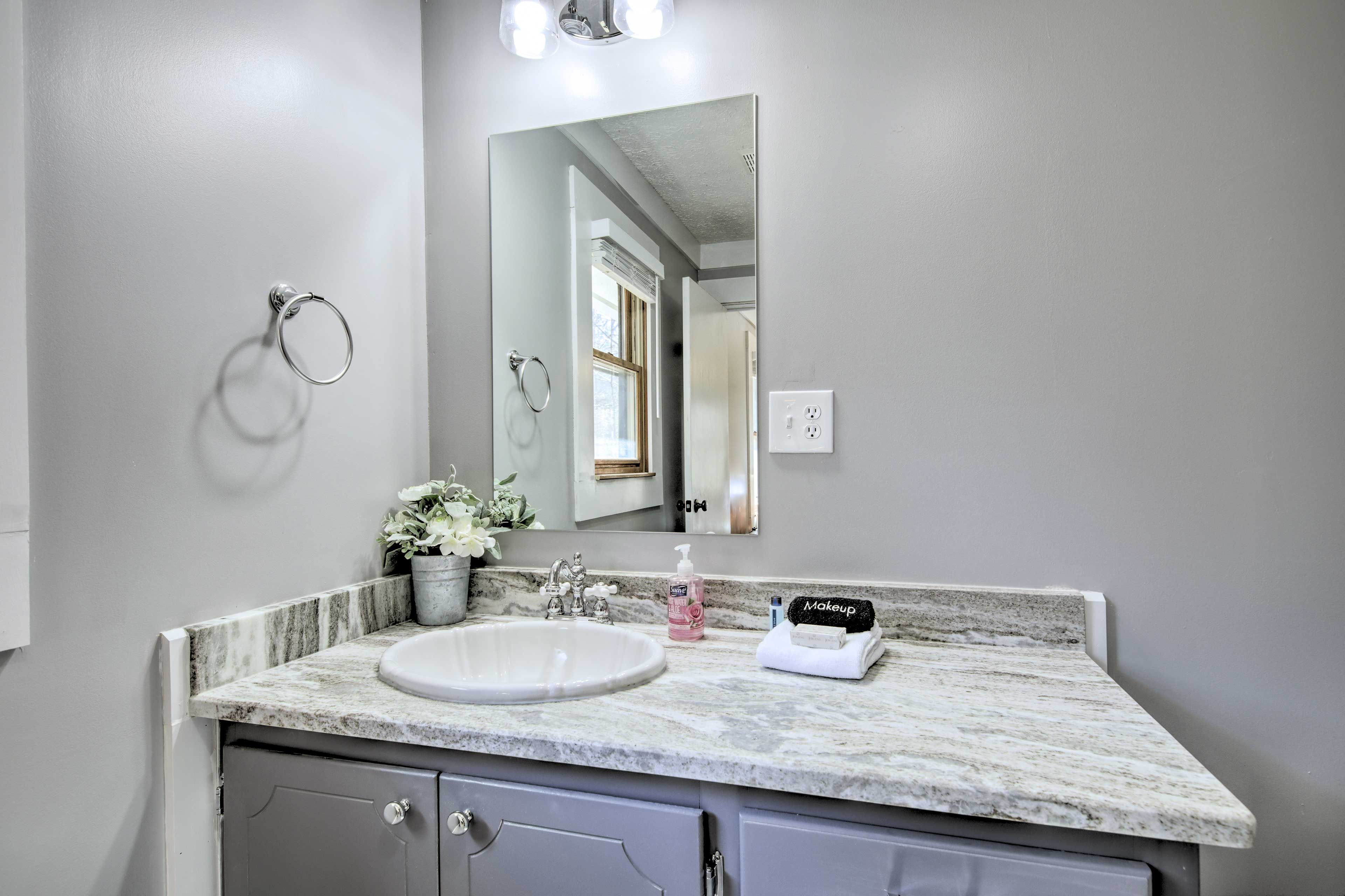 En-Suite Bathroom | Complimentary Toiletries