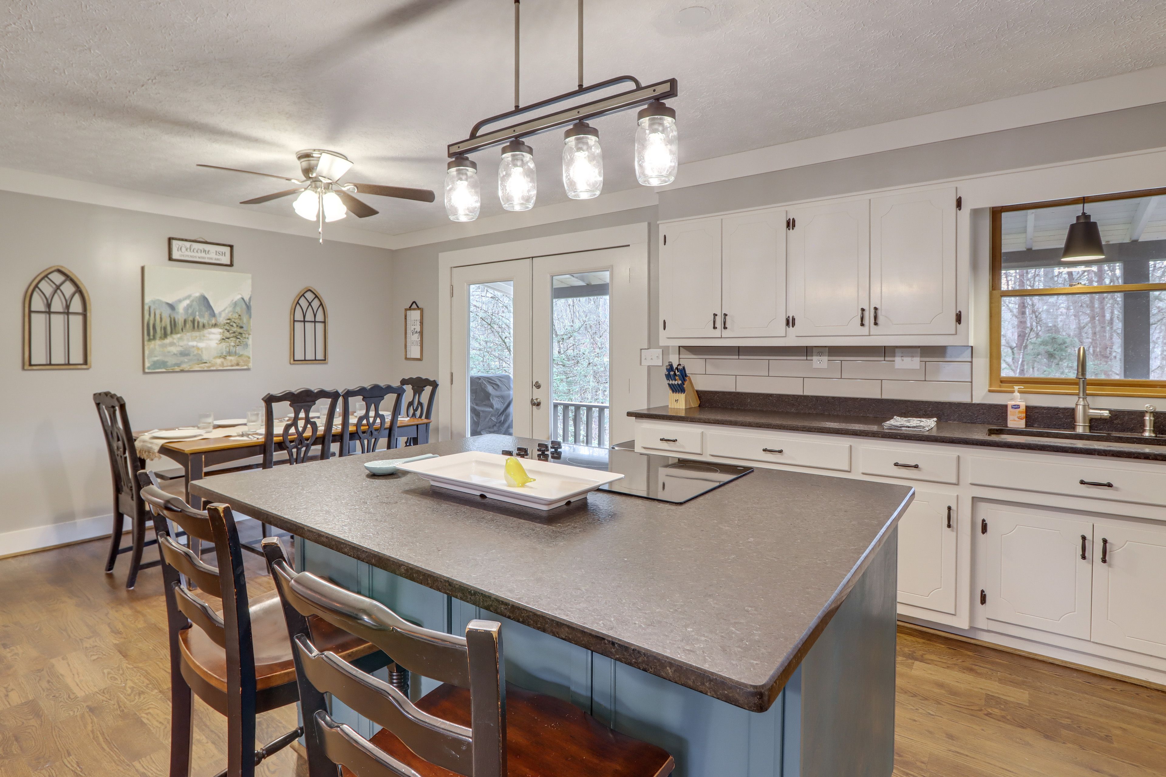 Kitchen | Cooking Basics | Dining Area | Dishes & Flatware Provided