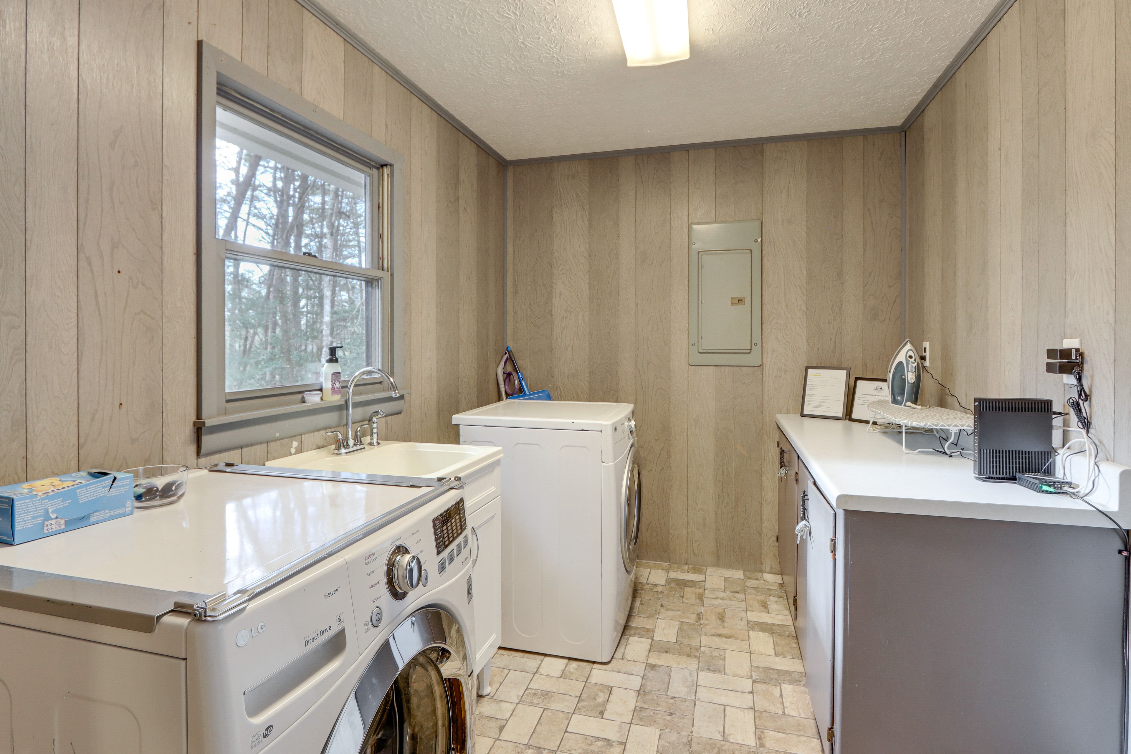 Laundry Room | Washer & Dryer