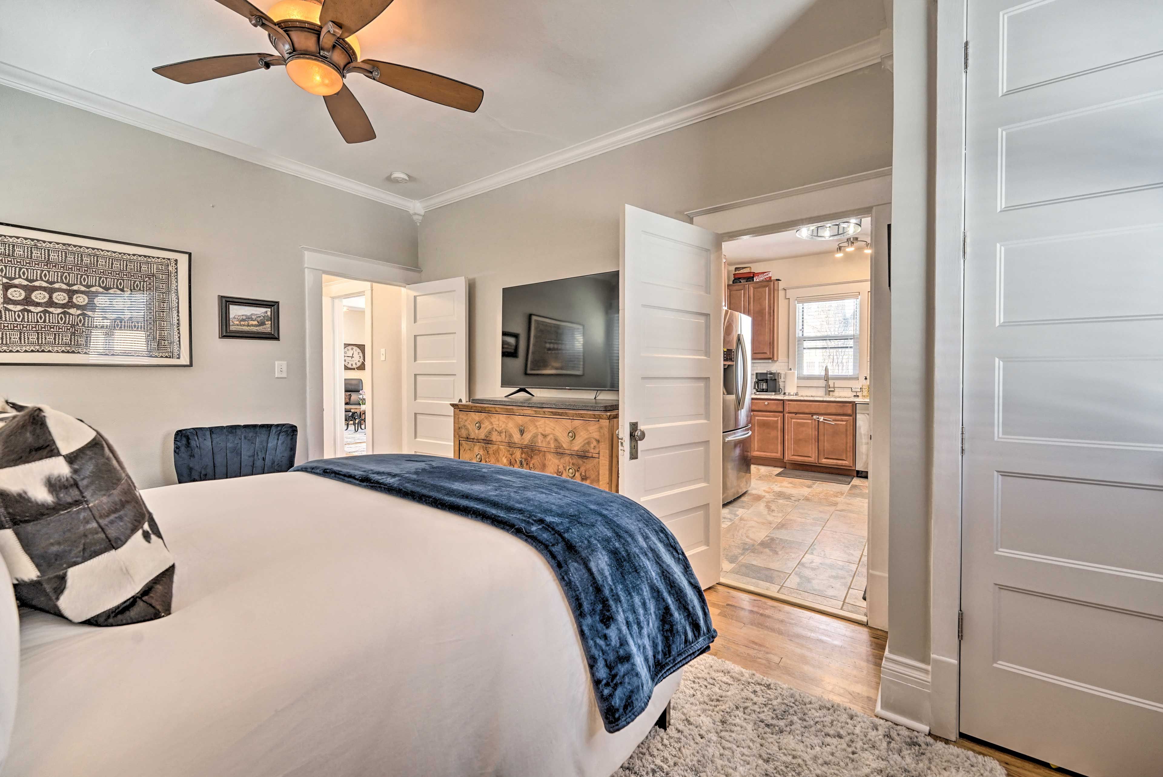 Bedroom 1 | Smart TV