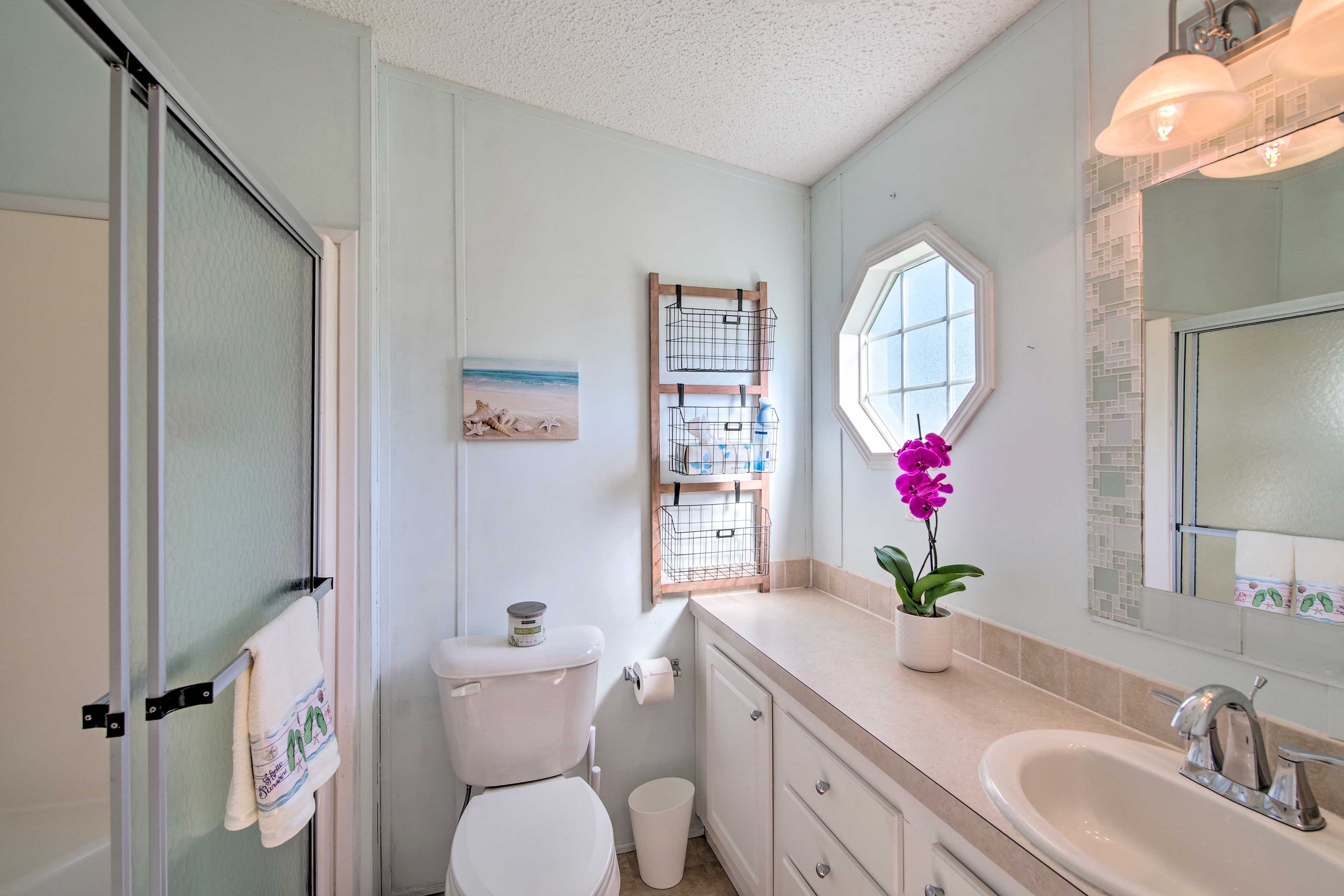 Full Bathroom | Towels Provided | Hair Dryer