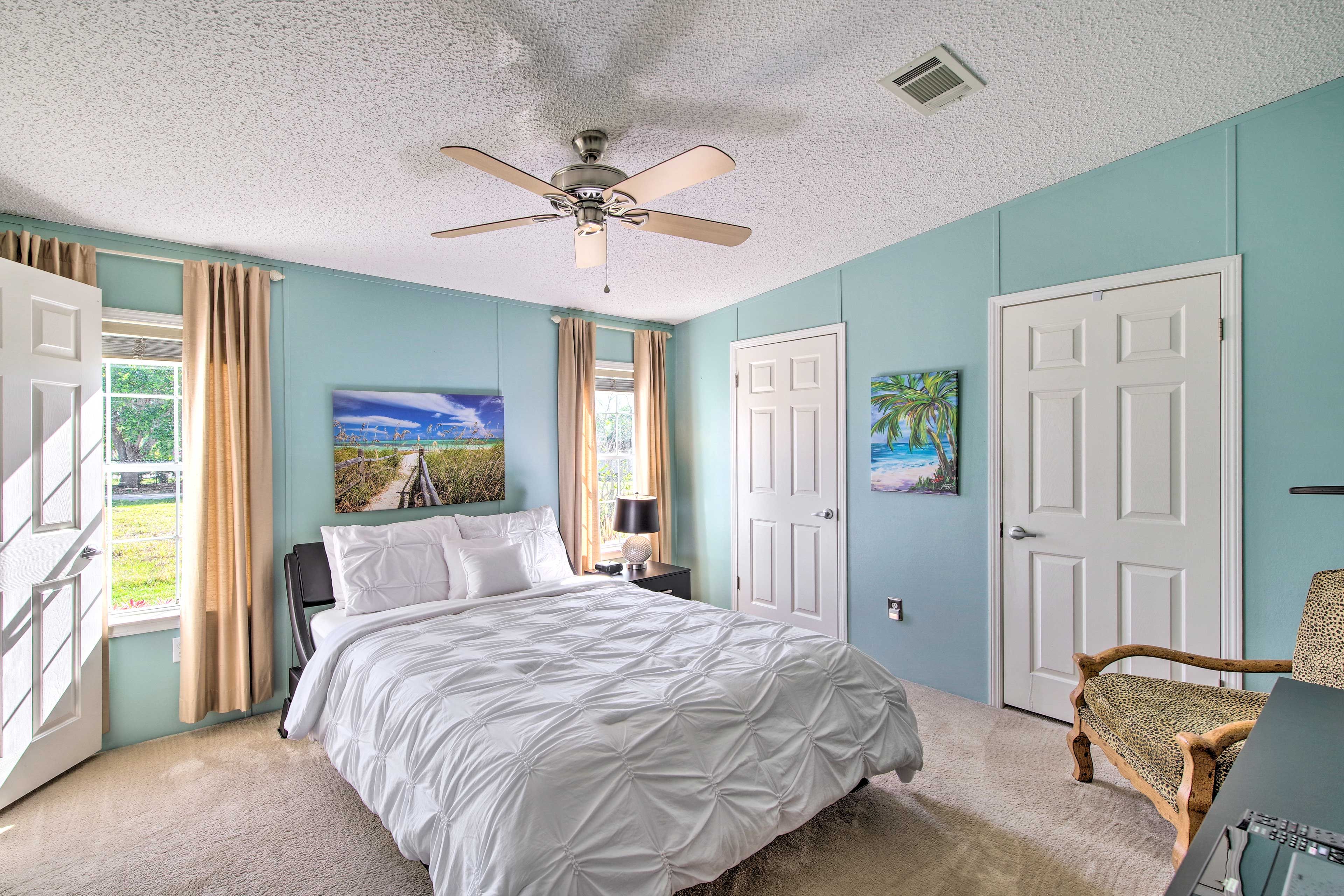 Bedroom 1 | Queen Bed | Linens Provided
