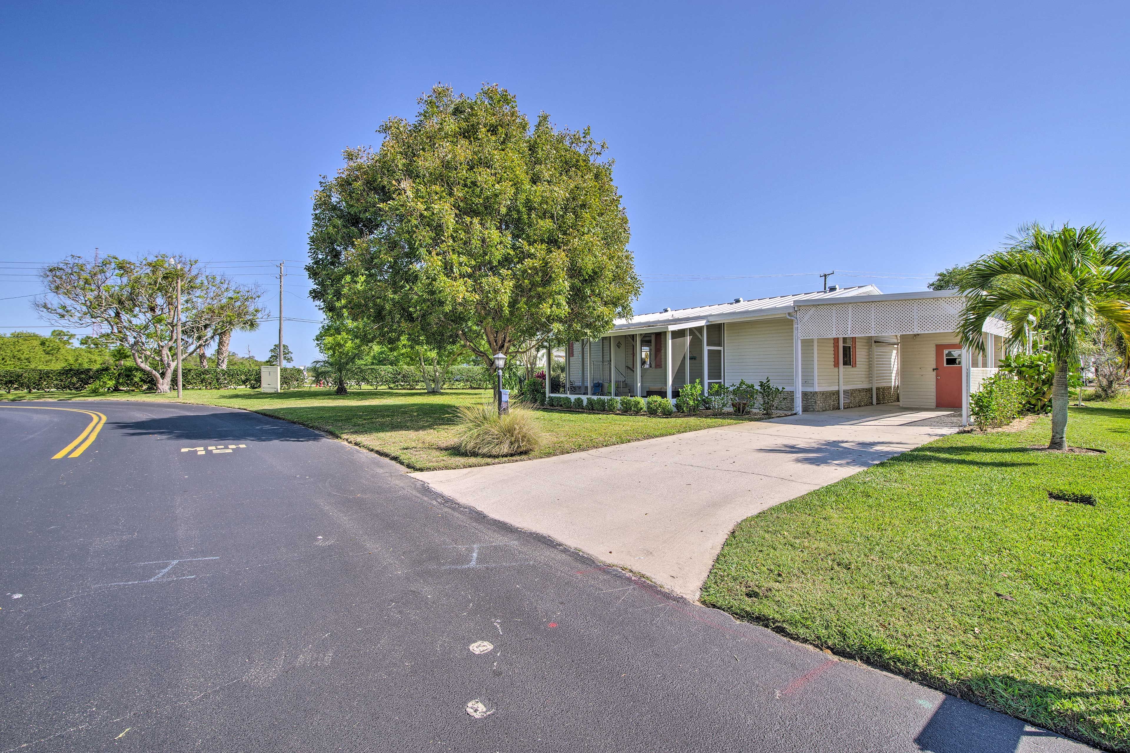 Parking | Carport (1 Vehicle) | Driveway (1 Vehicle) | RV/Trailer/Boat Parking