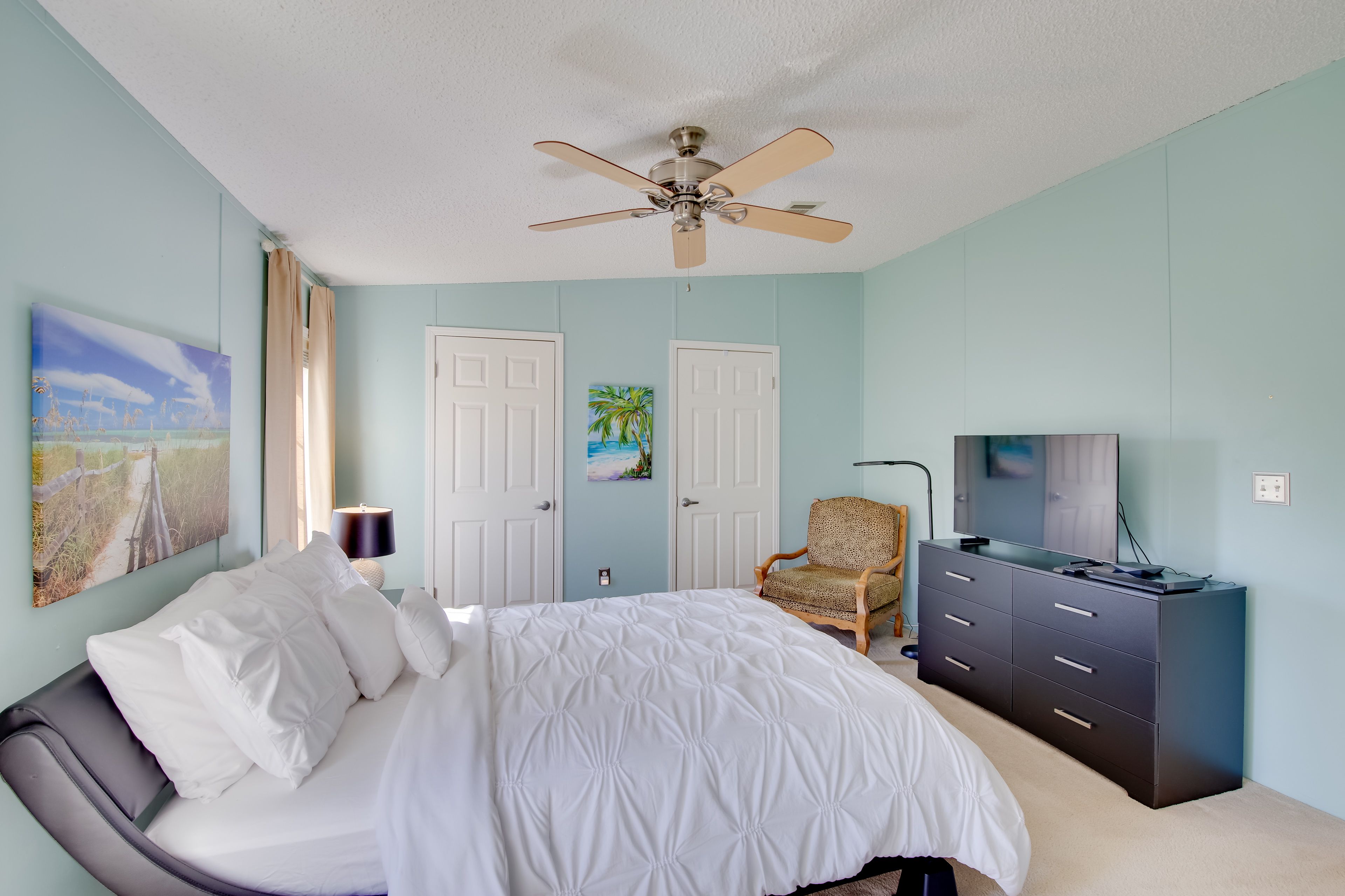 Bedroom 1 | En-Suite Bathroom | Hangers